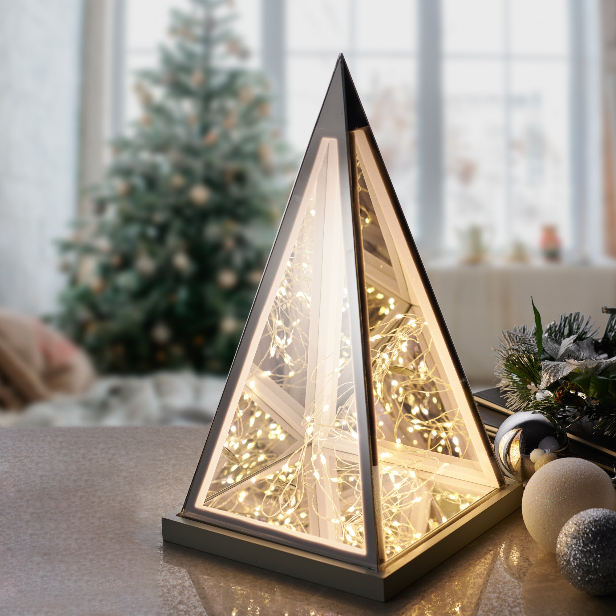 Decorative object with 3D LED lights