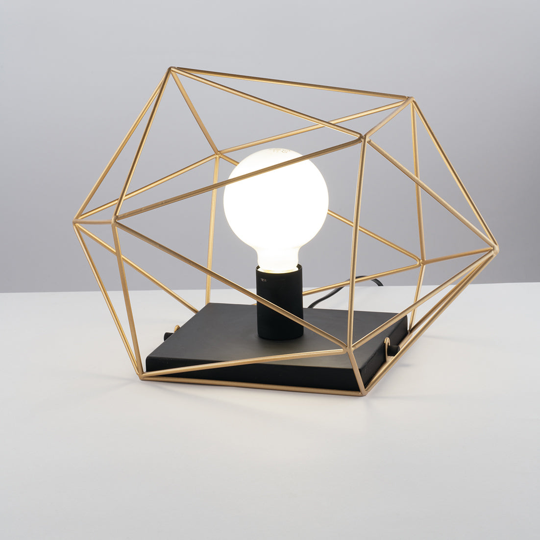 Lampe de table ABRAXAS en métal au design géométrique