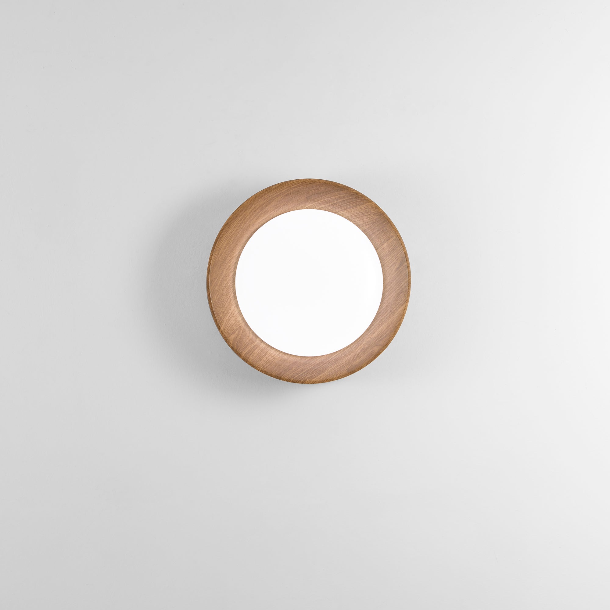 Plafoniera ARKA metallo nero o bianco, con interno dall'effetto legno - FT-FeelThe