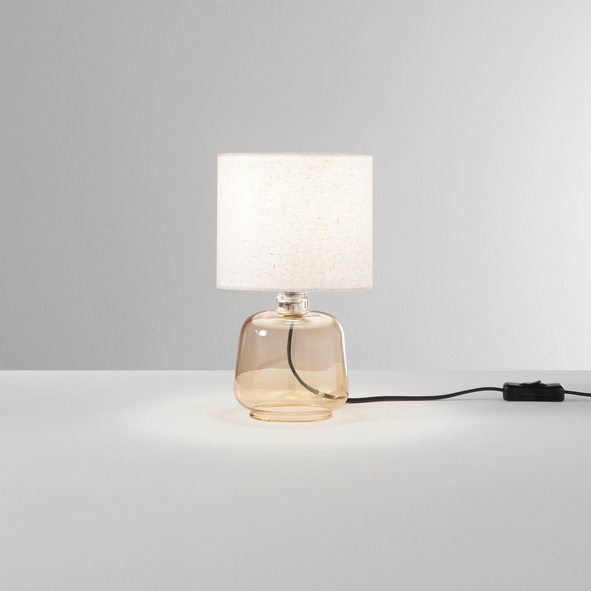 Lume Emerald ambra - Foto sfondo grigio