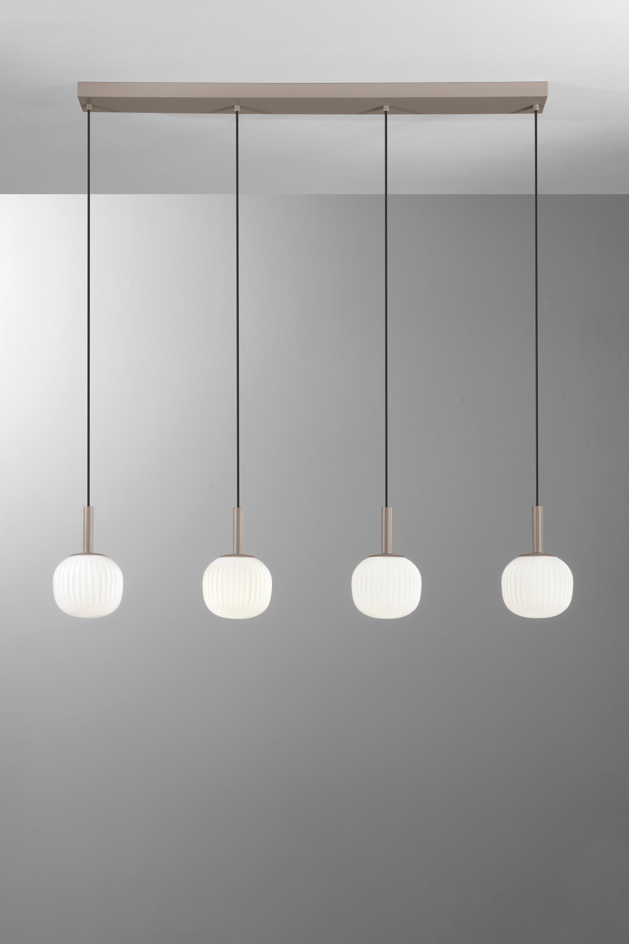 Sospensione e lume ERIS in metallo marrone sabbia e vetro bianco latte | FT Feel The