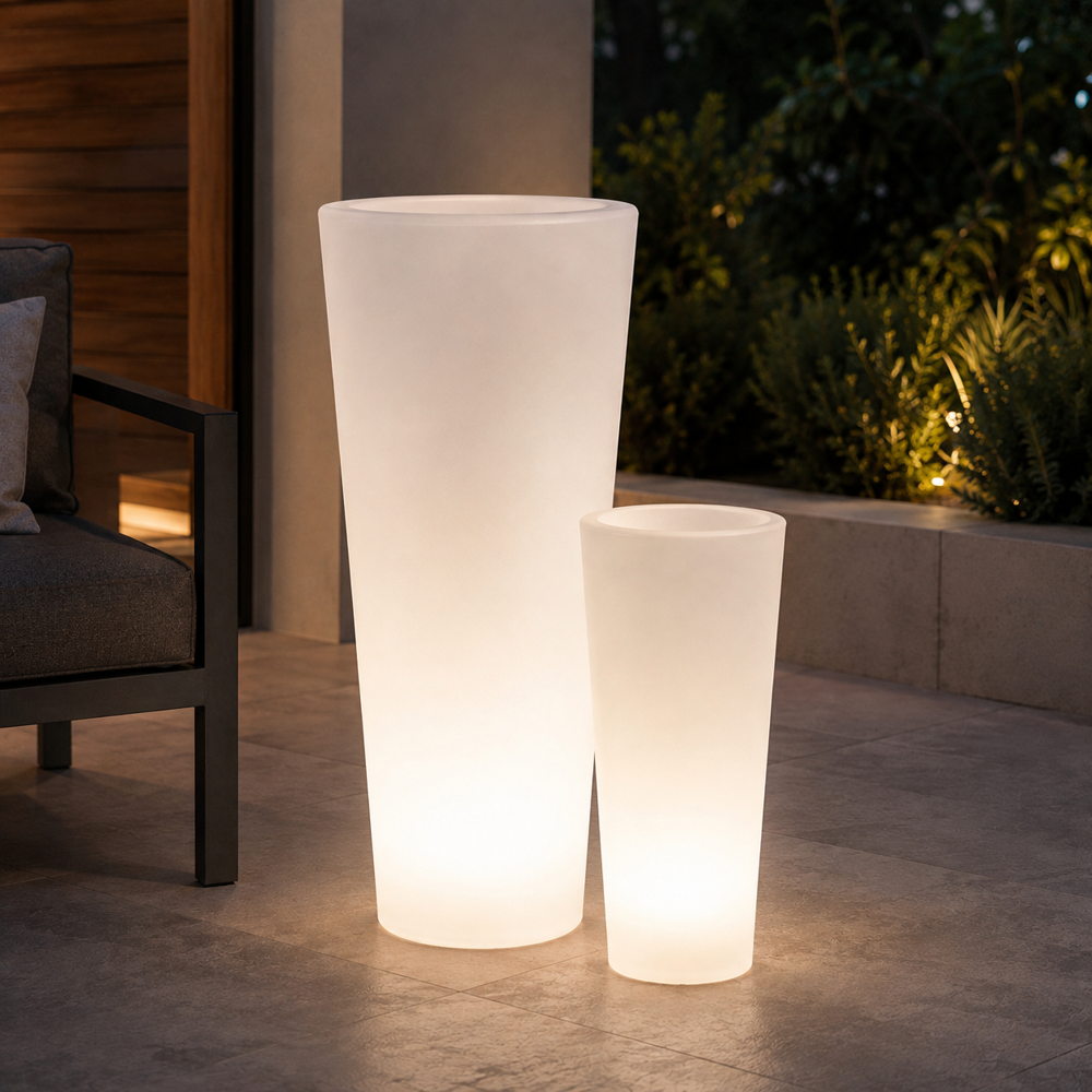 Vaso luminoso LED decorativo in ambeinte esterno terrazza elegante