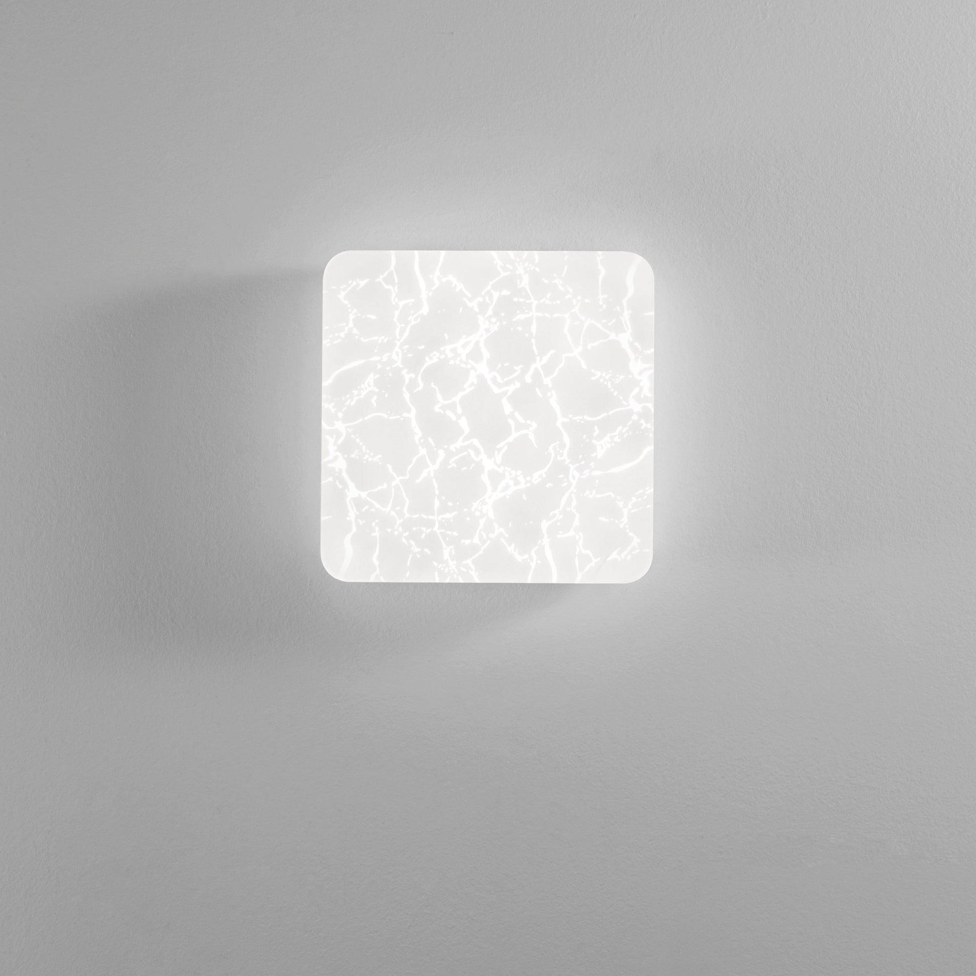 Plafoniera LED Growler - Piccola - Sfondo grigio