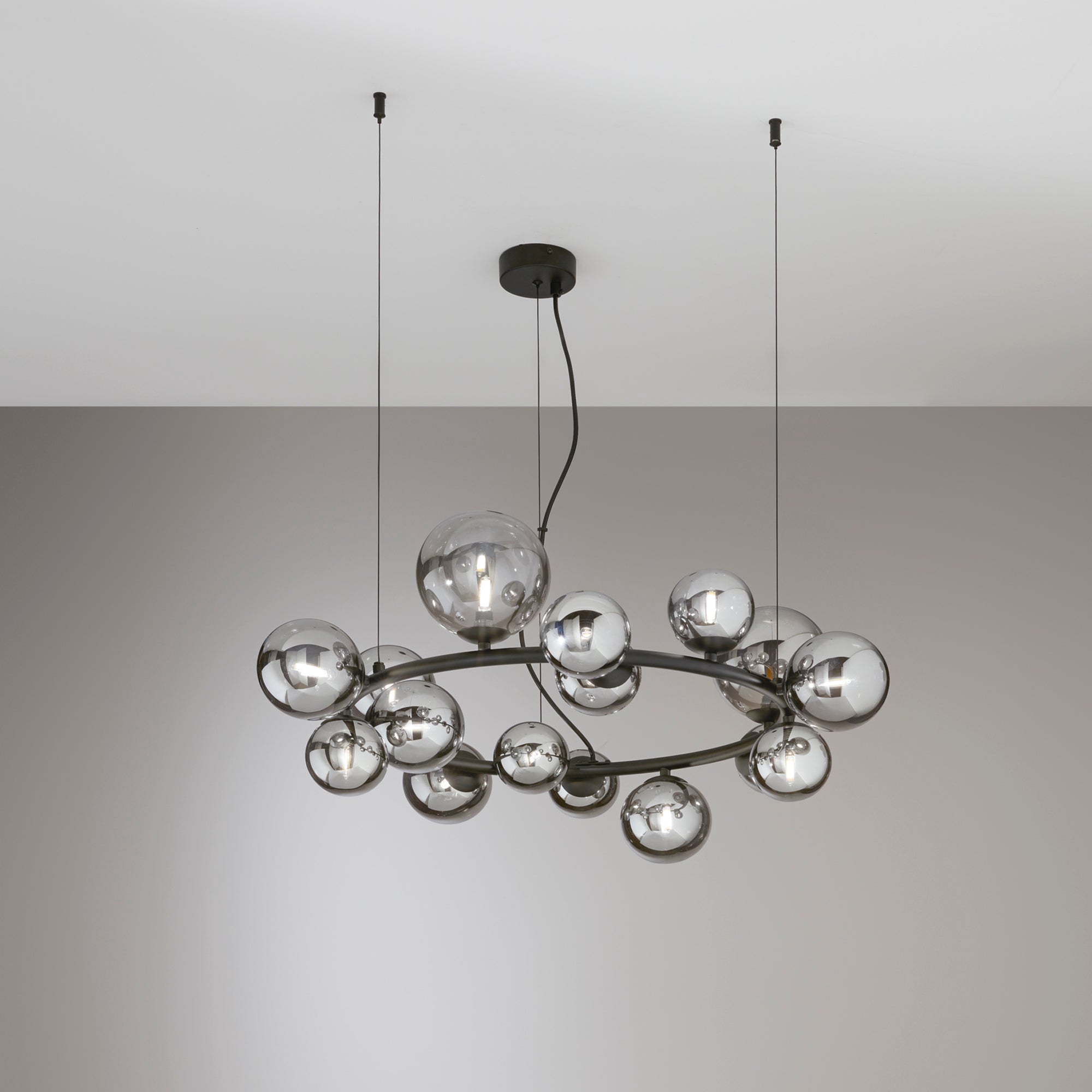 HONEY collection with harmonious lines in metal