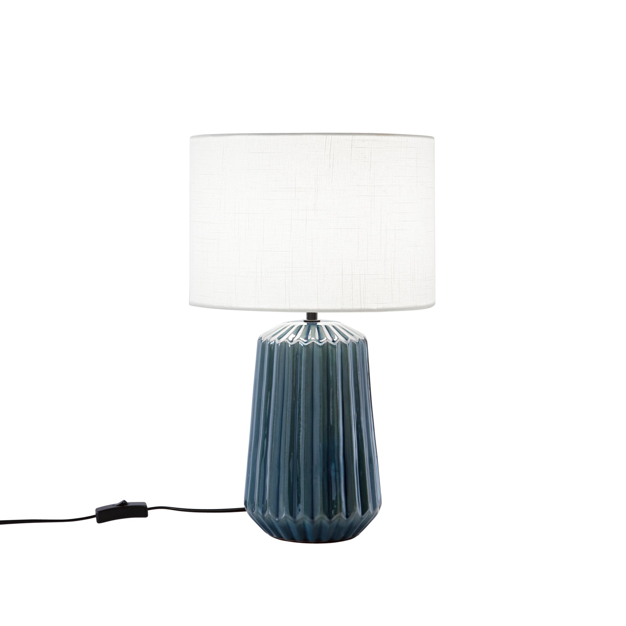 Lampada da tavolo KIOWA in ceramica ottanio plissettata con paralume in tessuto 46 cm. - FT-FeelThe