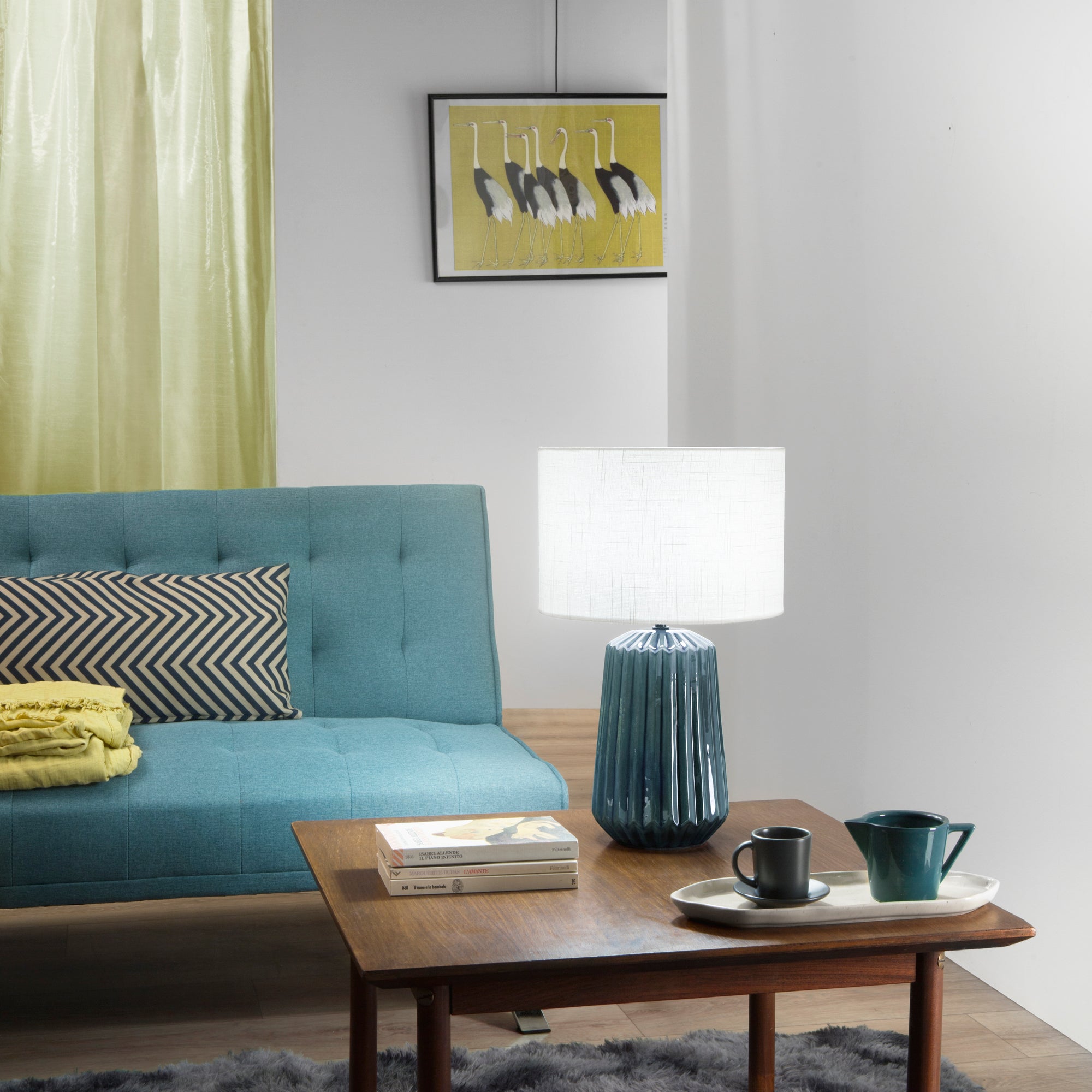 Lampada da tavolo KIOWA in ceramica ottanio plissettata con paralume in tessuto 46 cm. - FT-FeelThe