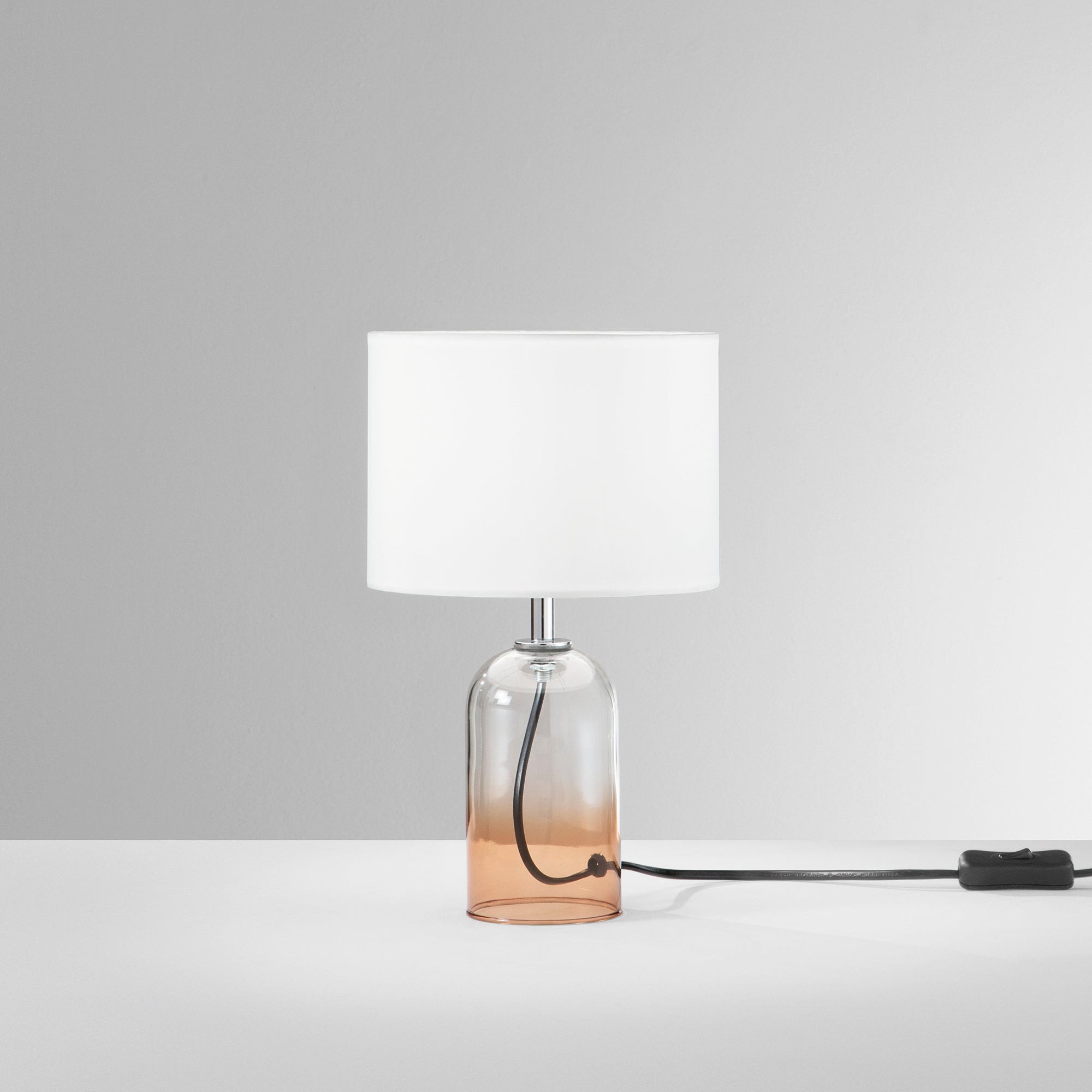 Lume London in vetro ambra - Sfondo grigio