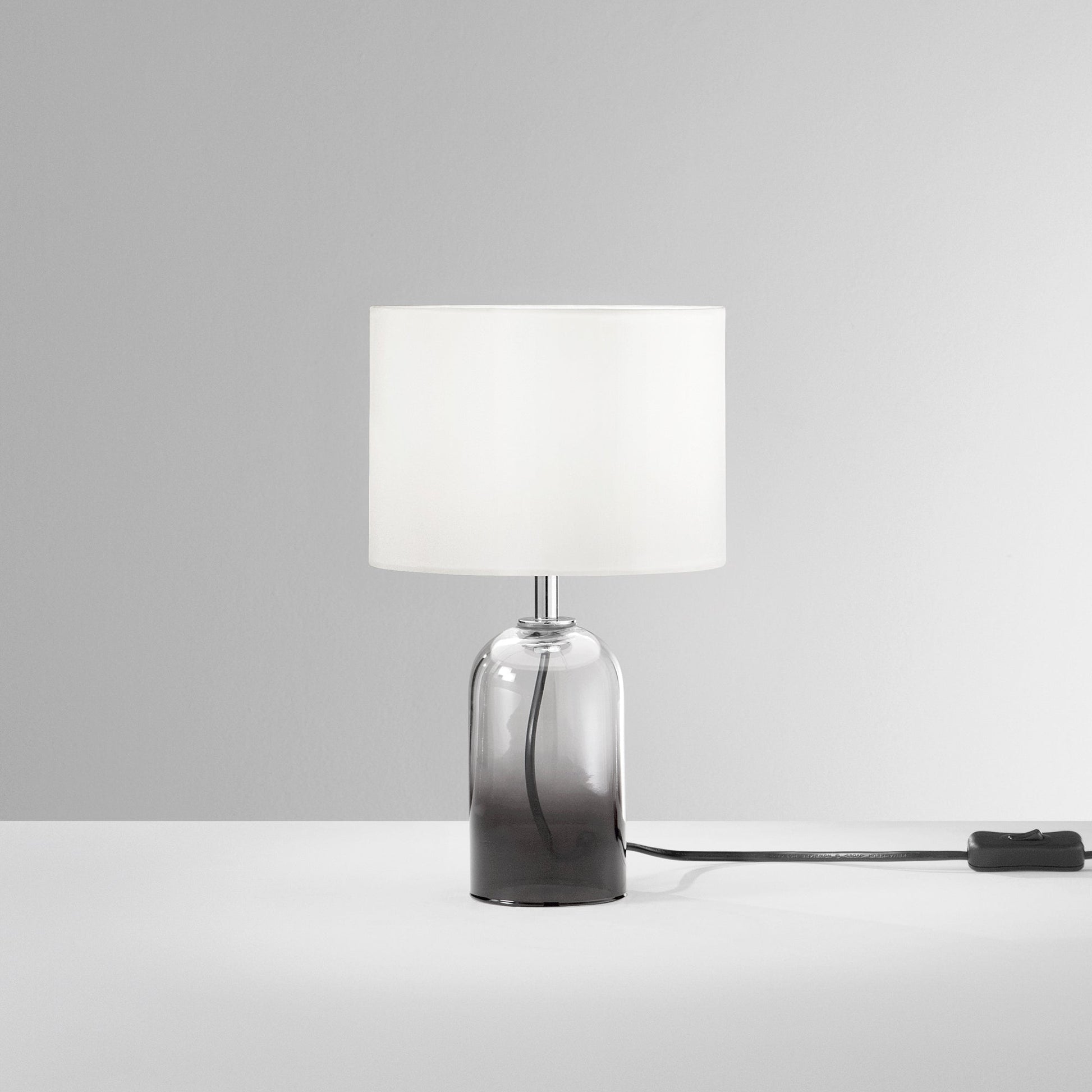 Lume London in vetro grigio | Sfondo grigio