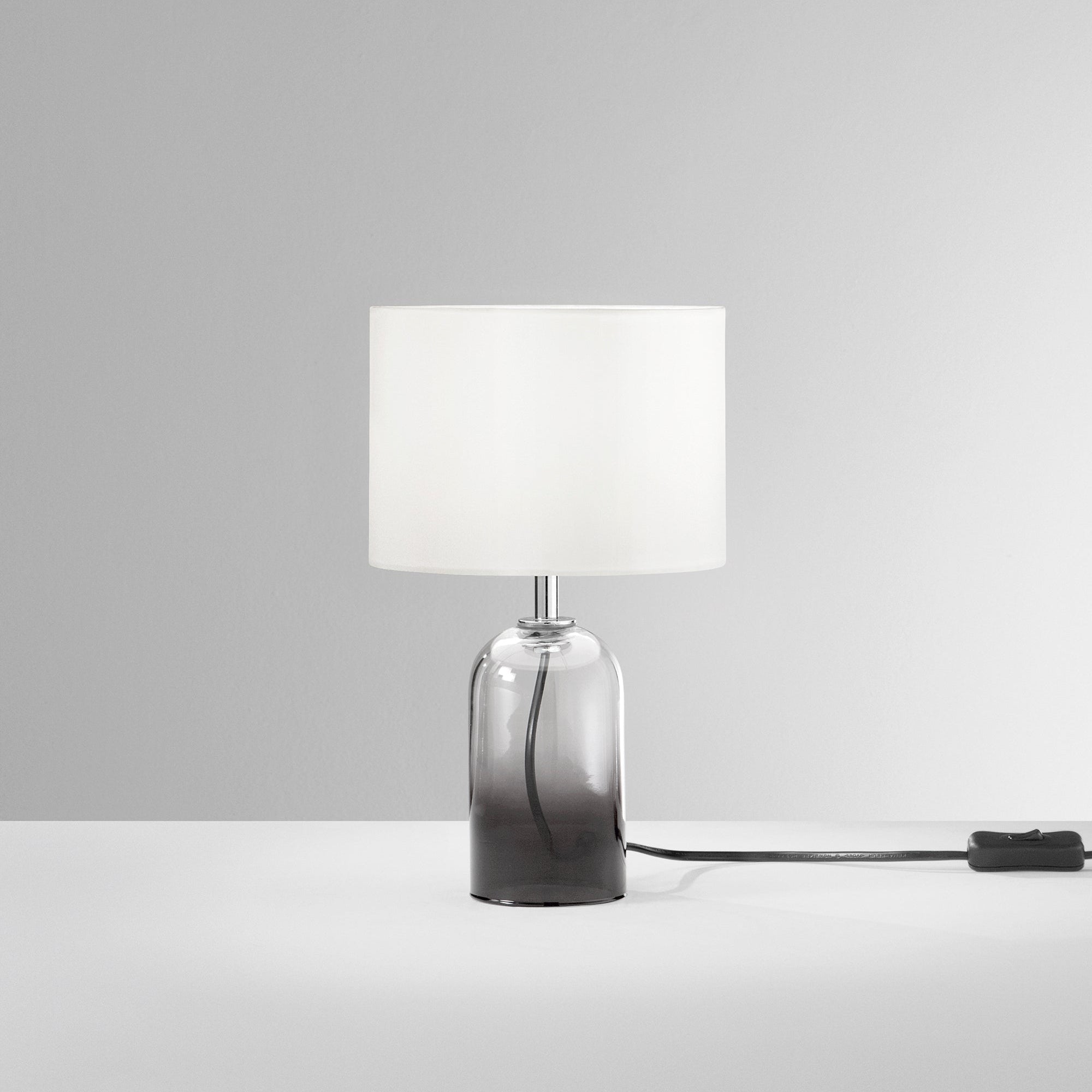 Lume London in vetro grigio | Sfondo grigio