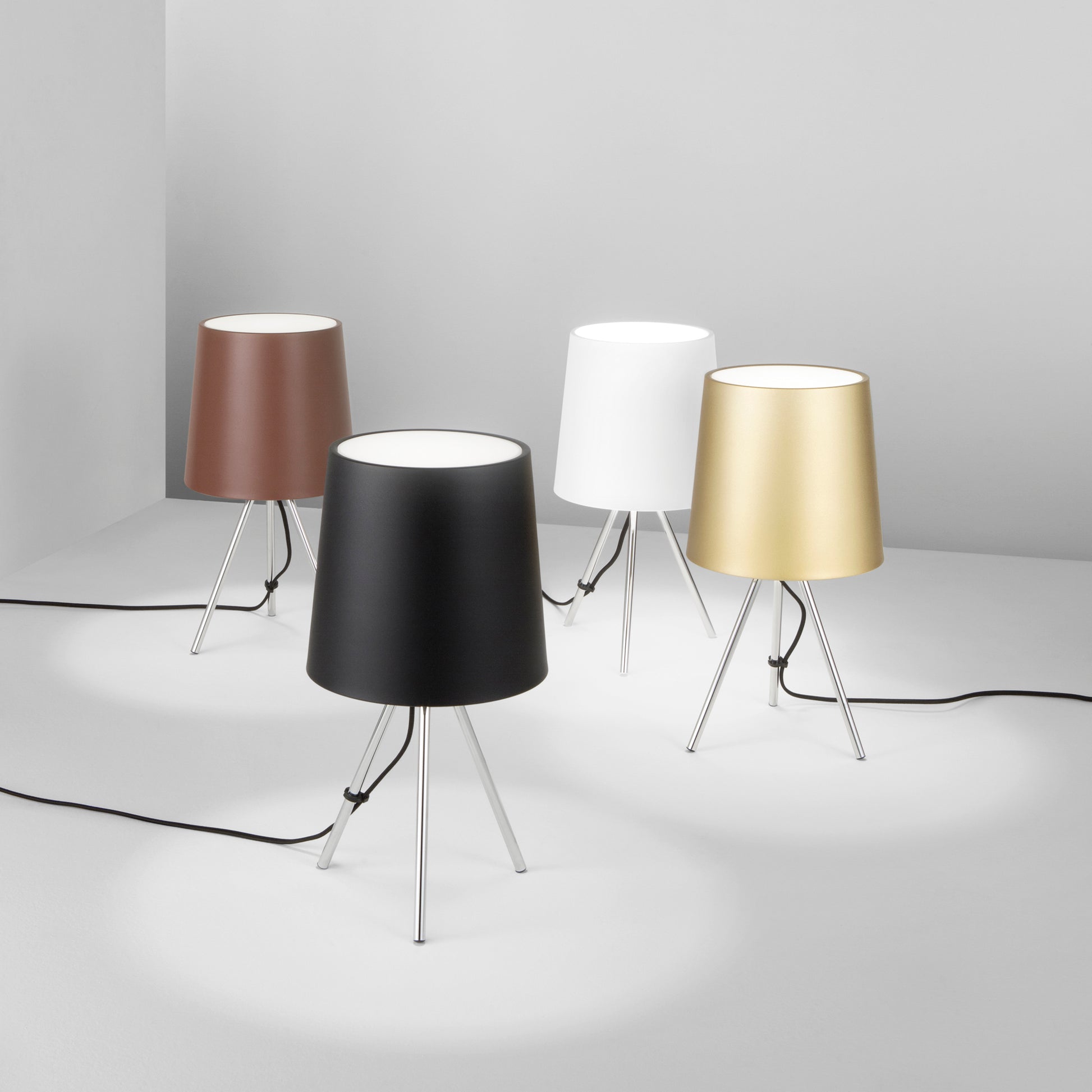 Lampada da tavolo MARLEY in metallo con paralume in alluminio - FT-FeelThe