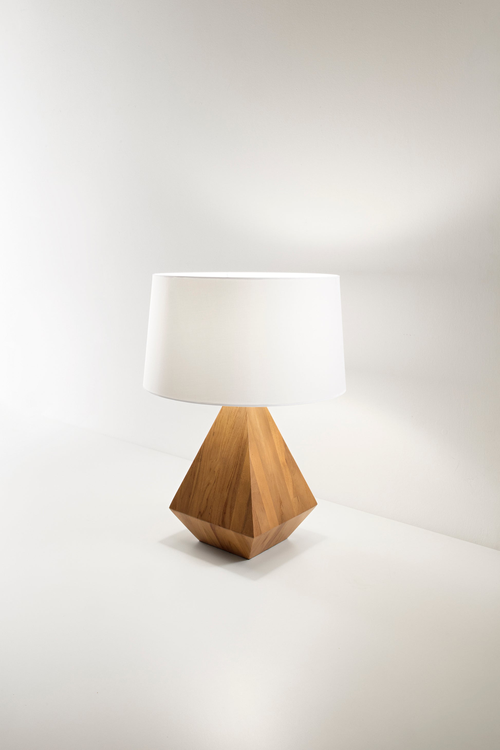 Lume Munari in Legno con paralume bianco | FT Feel The