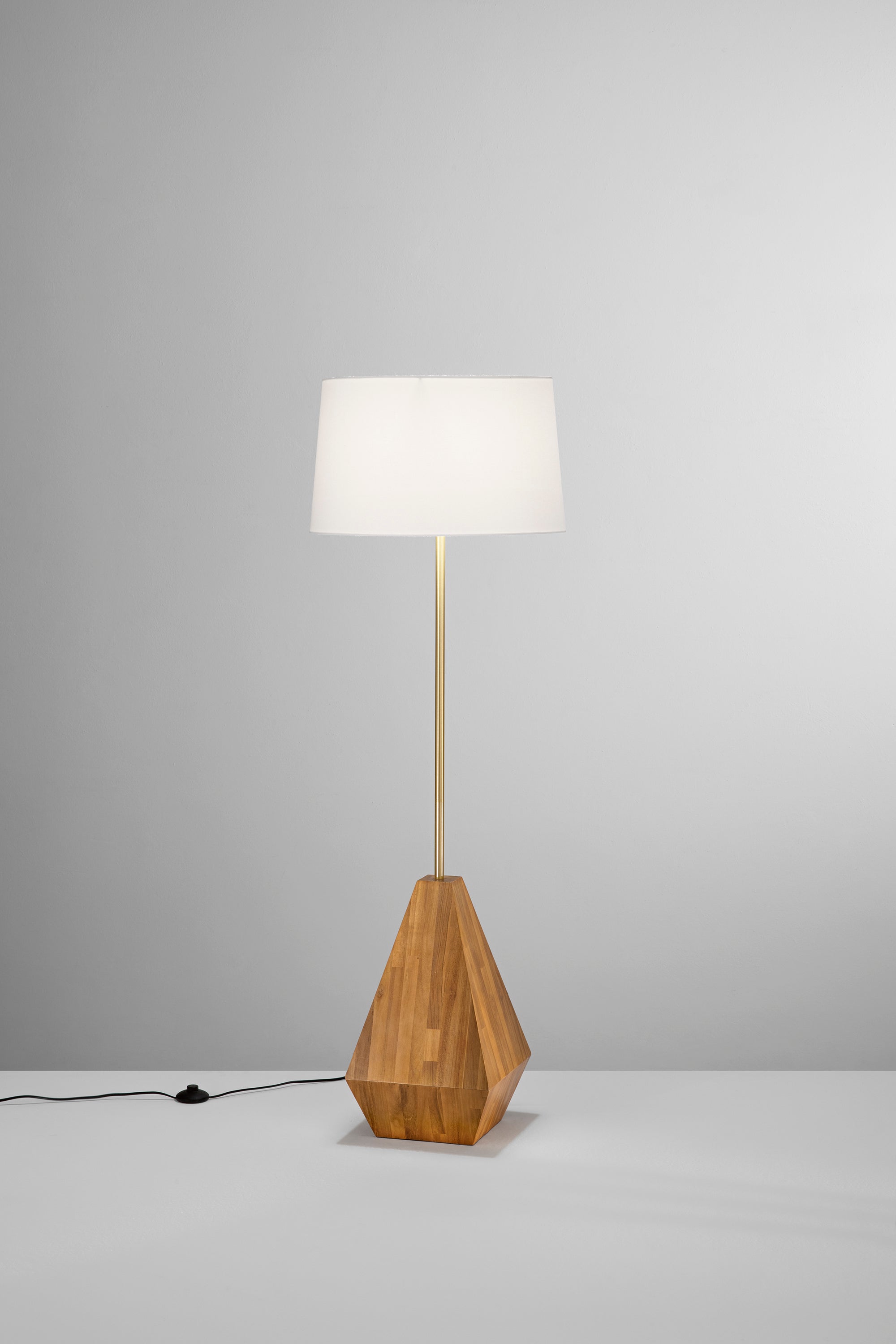 Piantana Munari in legno con paralume bianco | FT Feel The