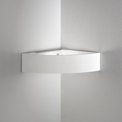 Applique angolare in gesso Mykonos su sfondo grigio