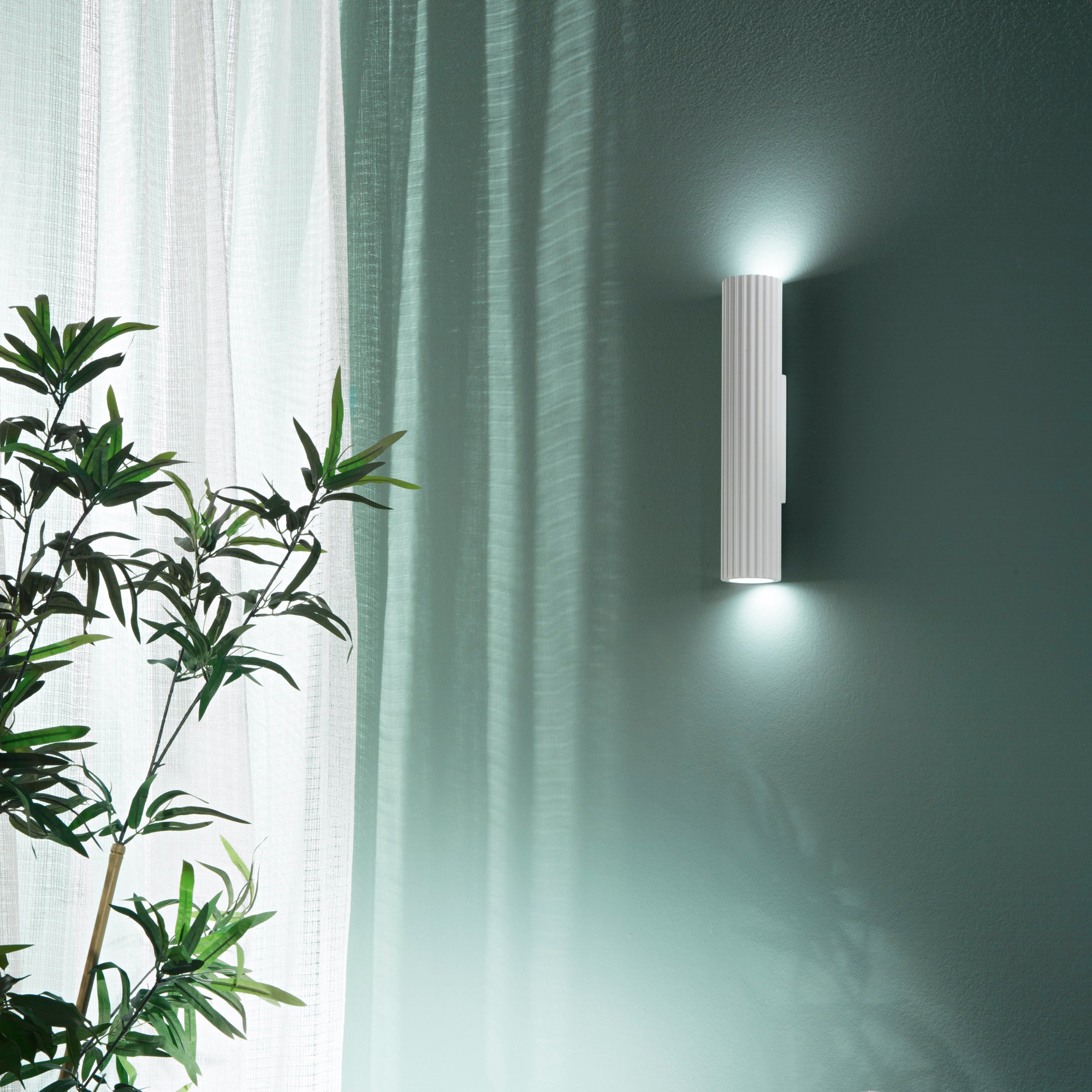 PALLADIO wall lamp in paintable plaster with 35 cm tubular structure.