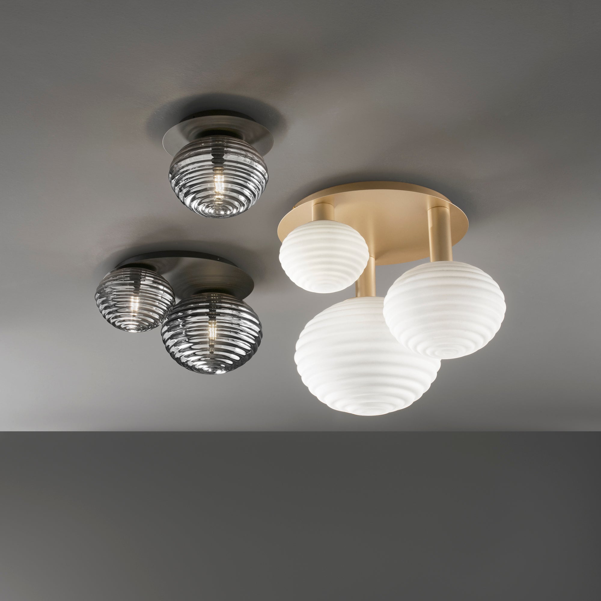Plafoniera RIPPLE in metallo con tre diffusori in vetro - FT-FeelThe