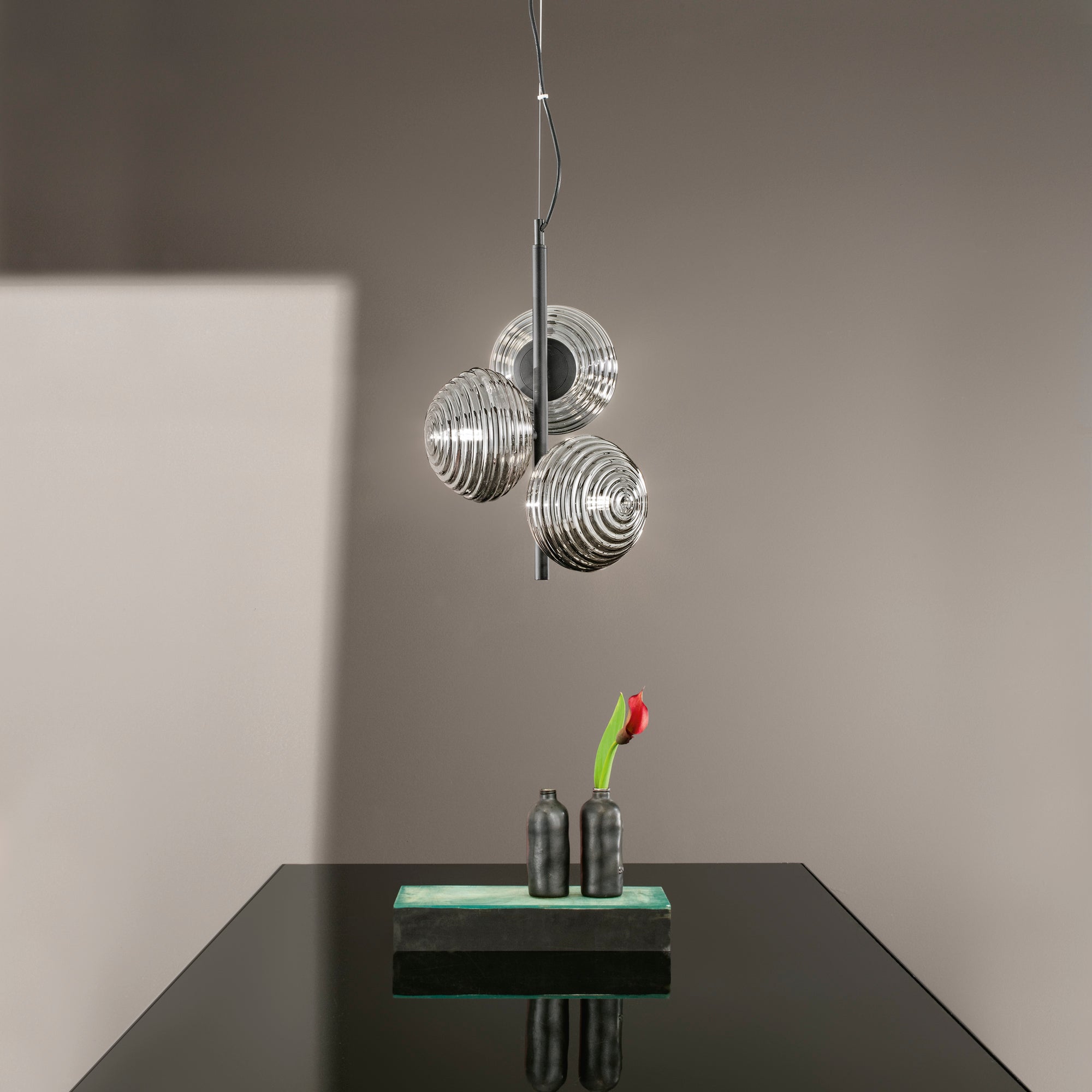 Sospensione RIPPLE in metallo con tre diffusori in vetro - FT-FeelThe