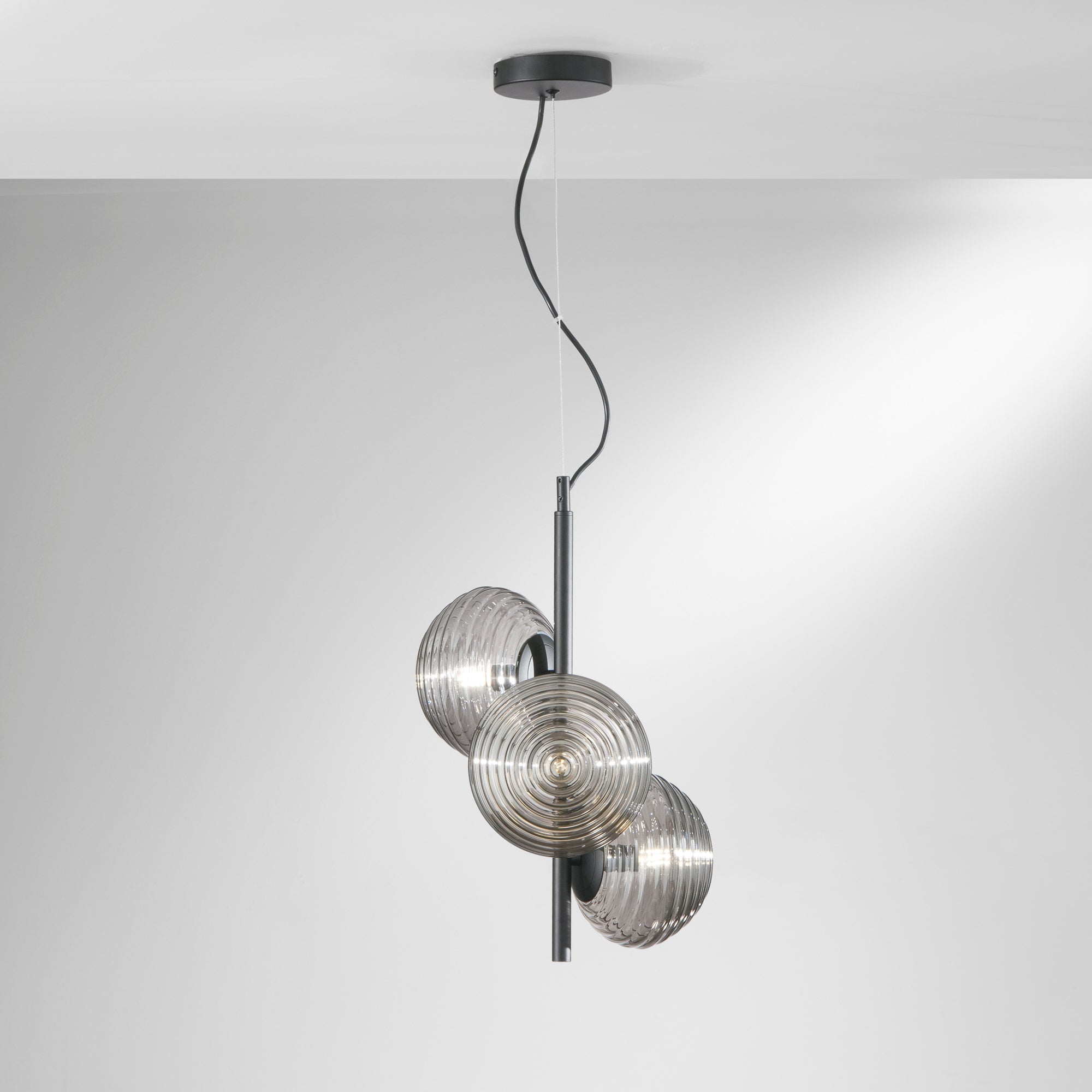Sospensione RIPPLE in metallo con tre diffusori in vetro - FT-FeelThe