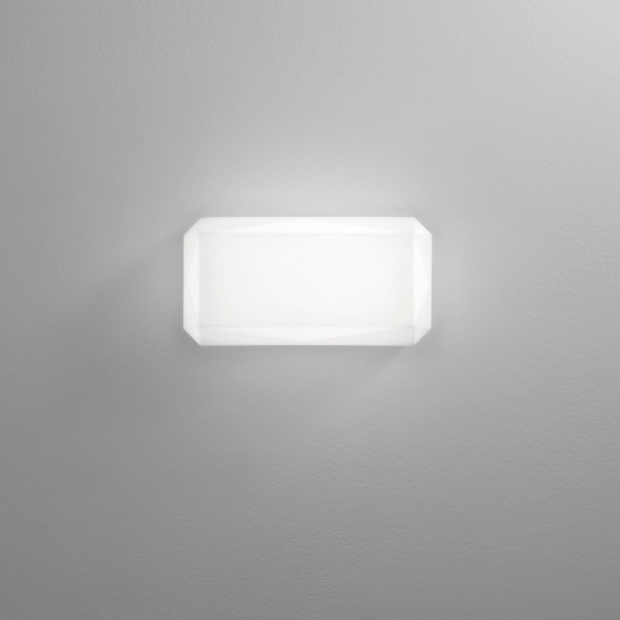 Applique LED Sinope in vetro - Foto sfondo grigio