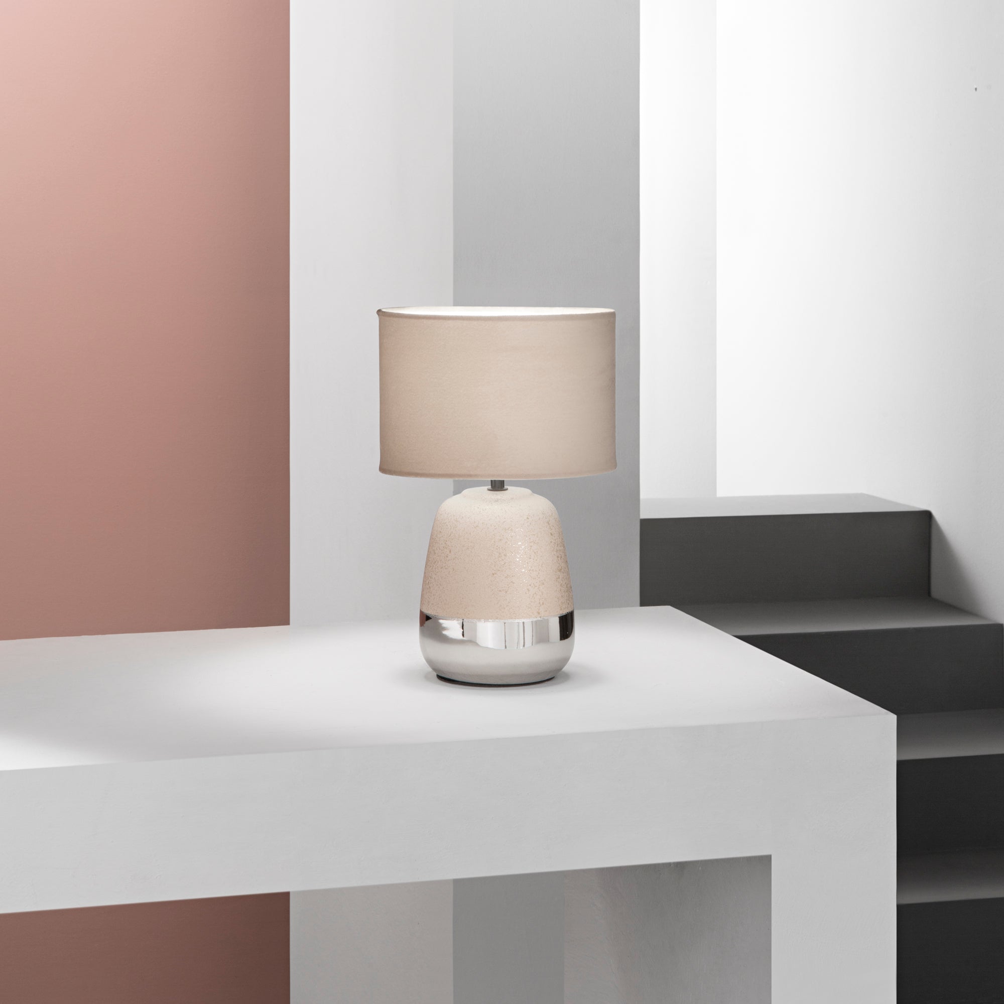 Lampada da tavolo SIOUX in ceramica con paralume in tessuto 35 cm. - FT-FeelThe