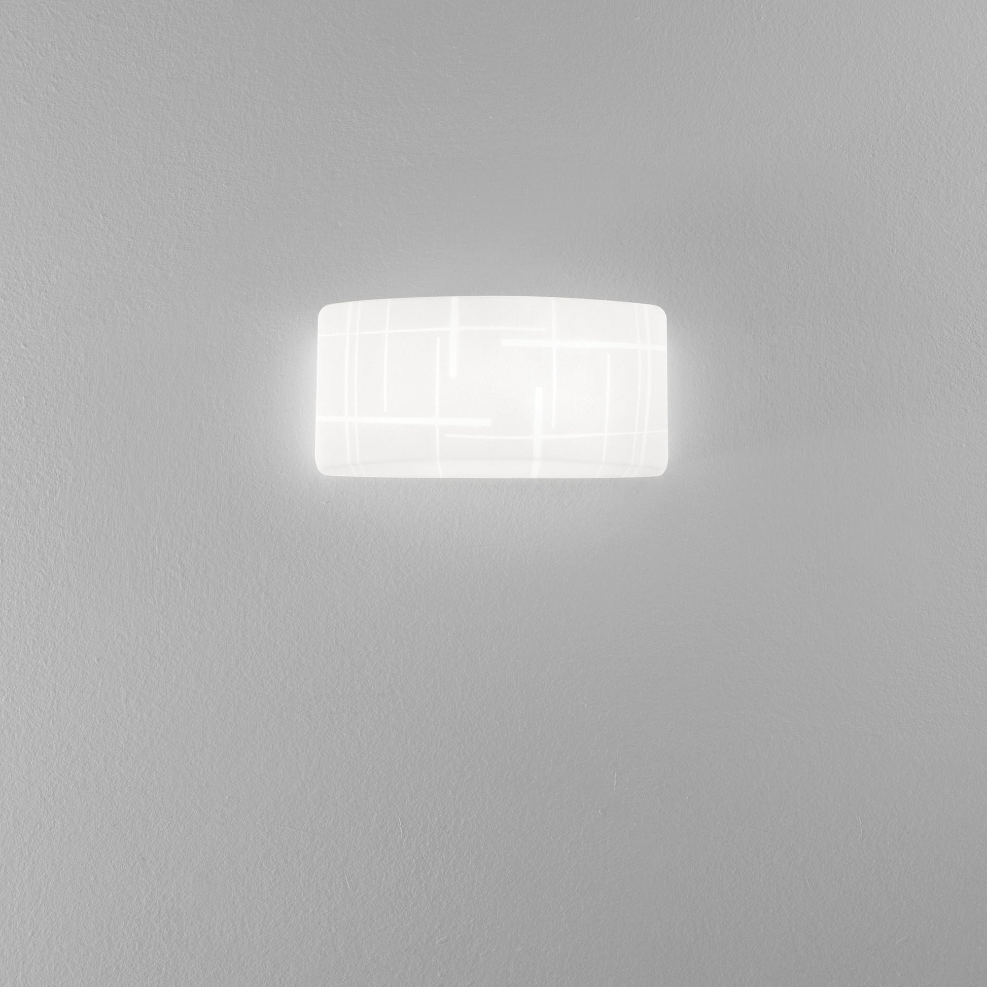 Applique Trygo bianca - Sfondo grigio