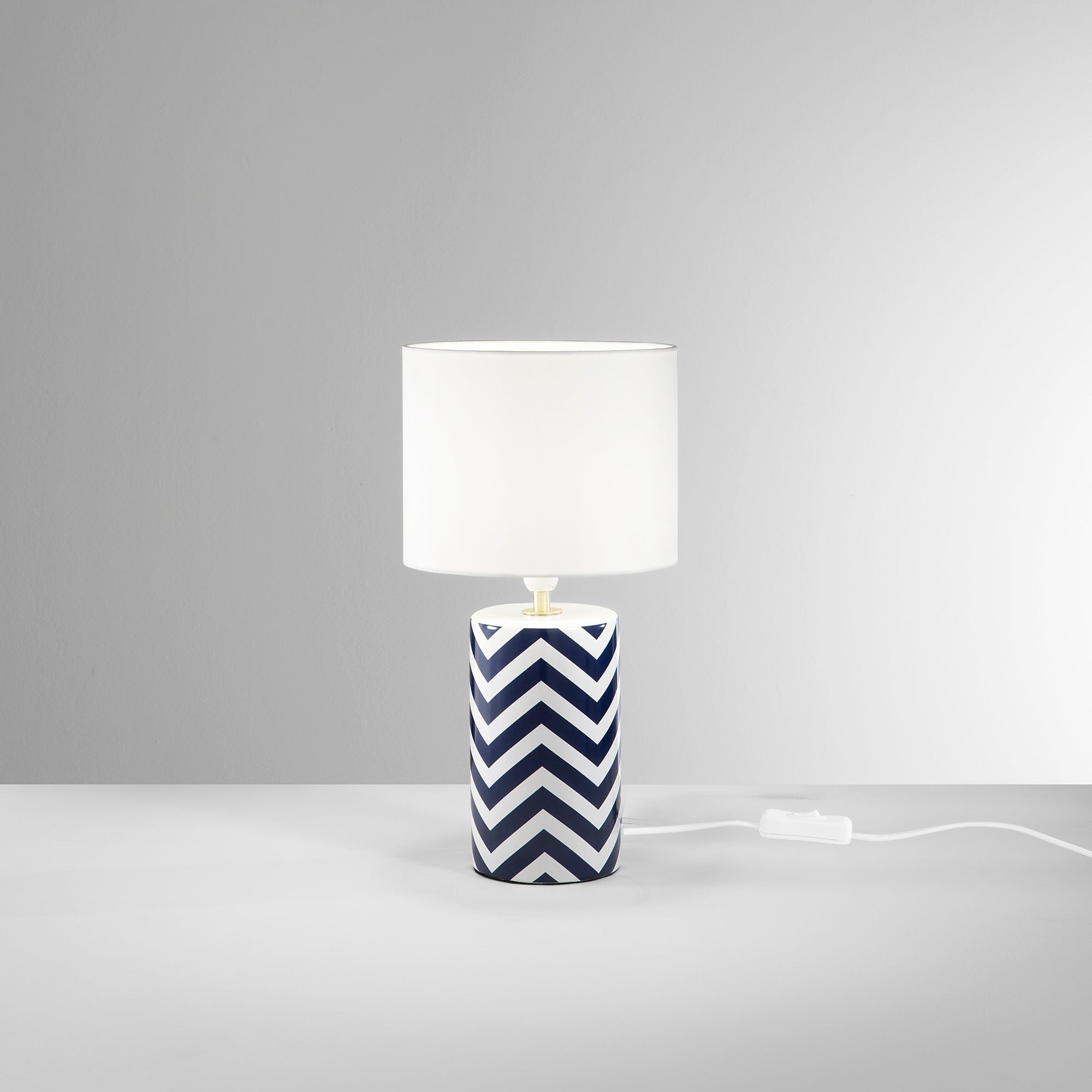 Lampada da tavolo Zeno - Foto sfondo grigio