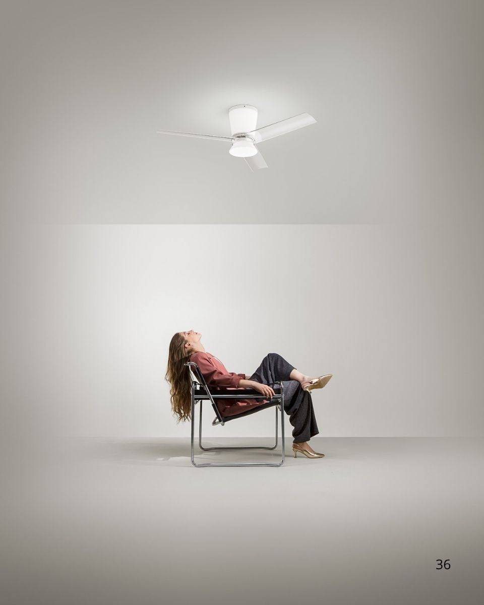 Foto Ventilatore Everest con ragazza che si rinfresca