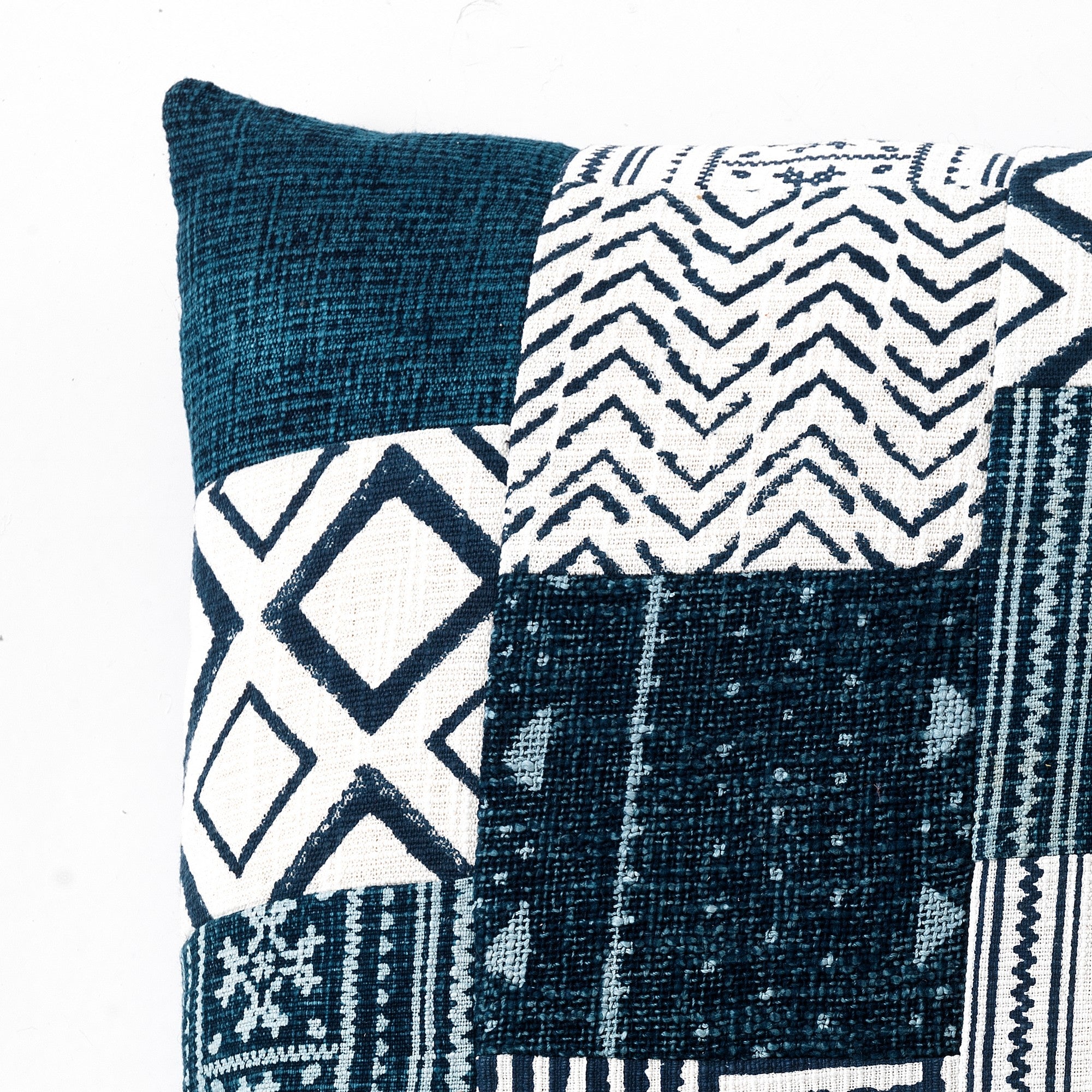 MAYA cushion with cotton cover