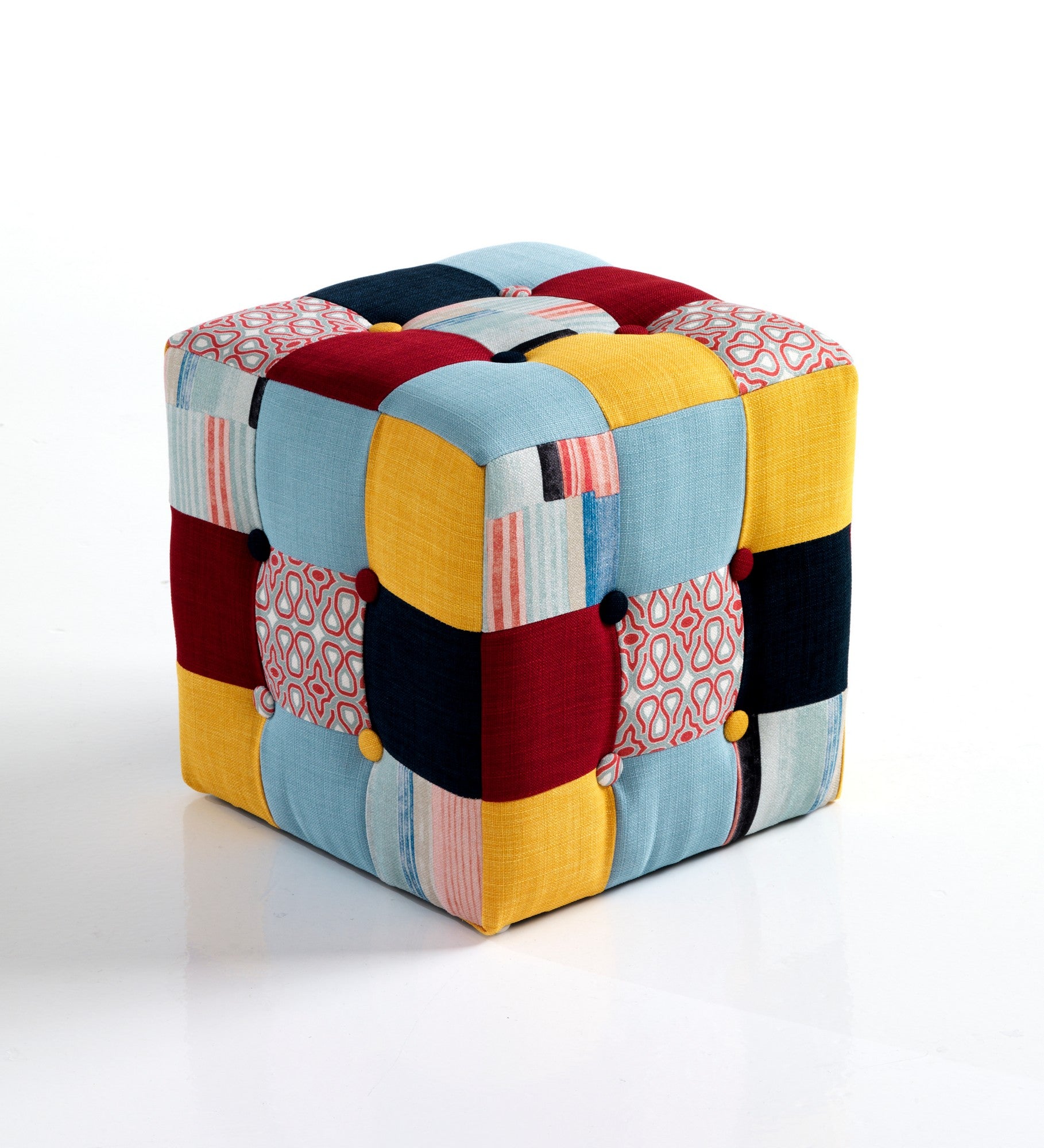 Pouf RUBIK rivestito con tecnica patchwork