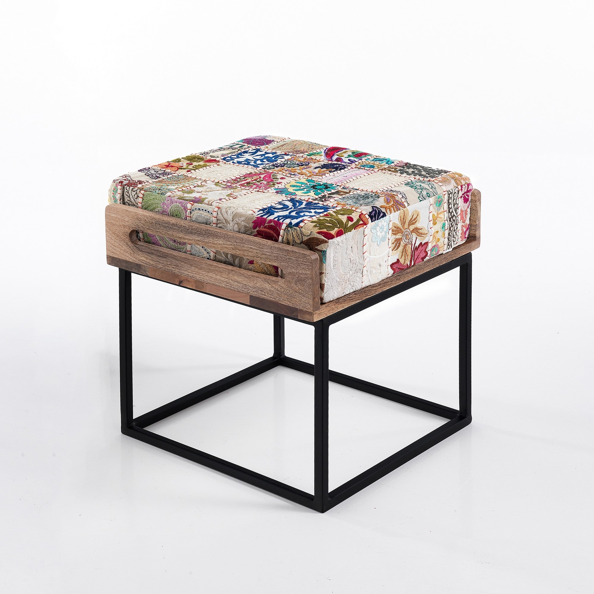 Pouf PALLET avec coussin en technique patchwork