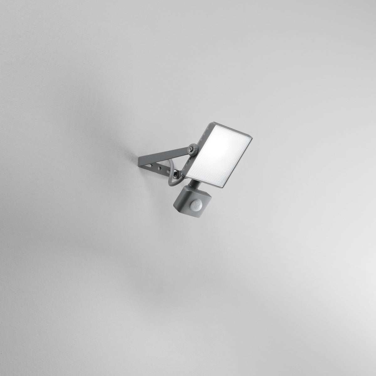 Proiettore LED AXEL sensor in alluminio argento con sensore di movimento CCT IP65 - FT-FeelThe