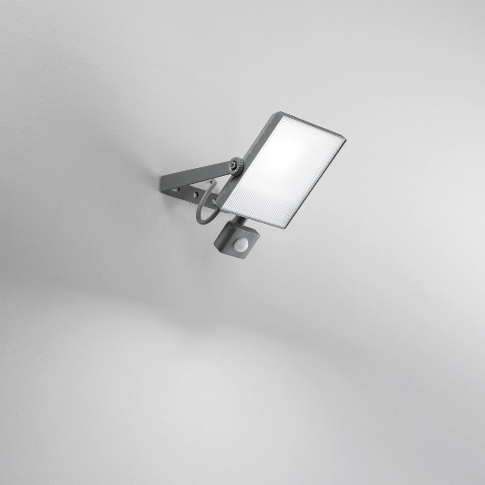 Proiettore LED AXEL sensor in alluminio argento con sensore di movimento CCT IP65 - FT-FeelThe