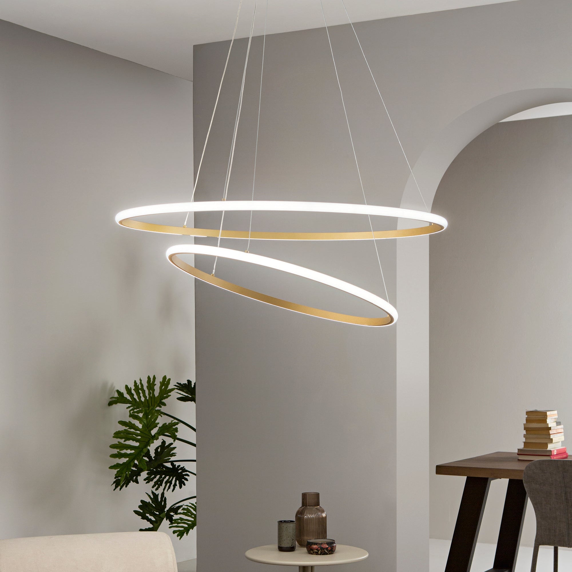 Sospensione LED Axis oro - immagine ambientata