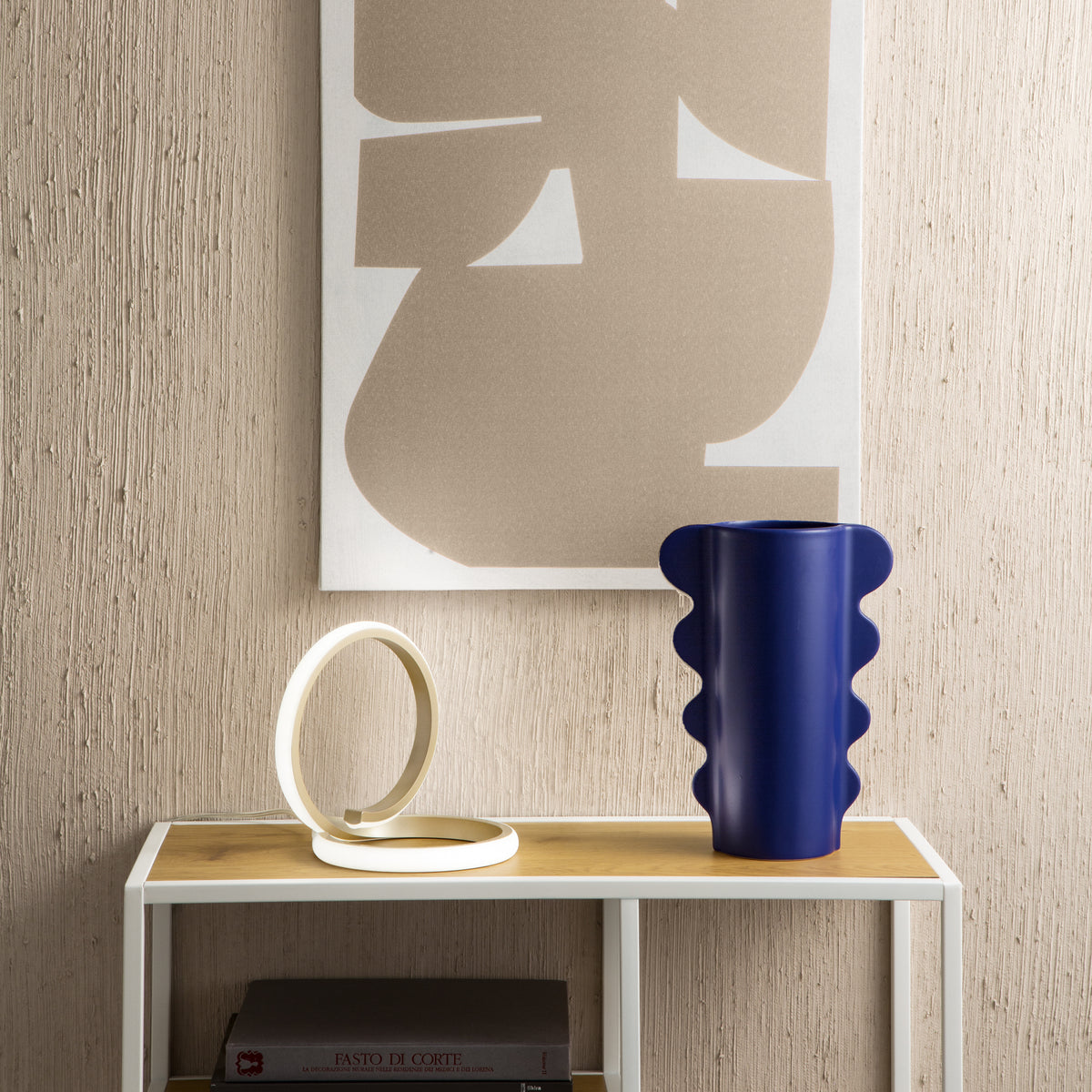 Lampada da tavolo di design Endless in soggiorno moderno