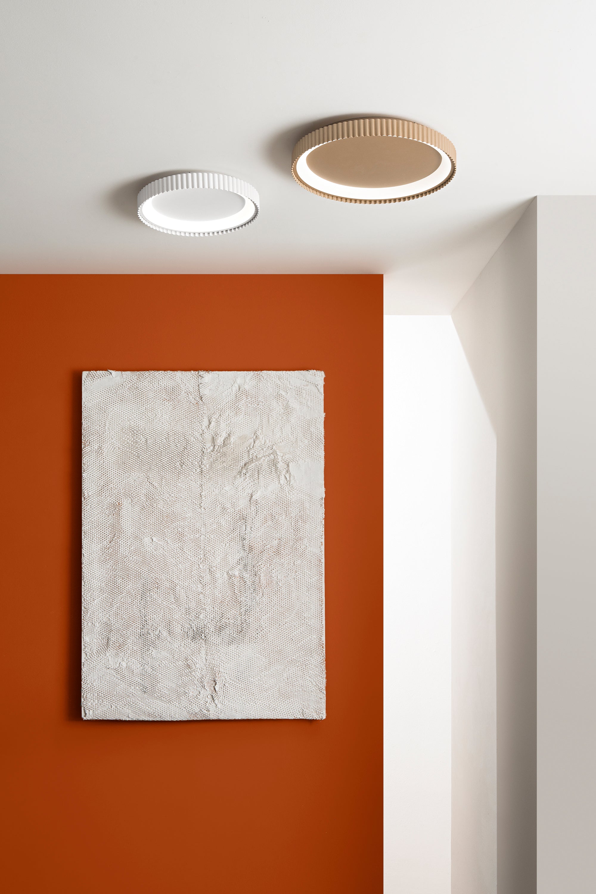 Plafoniera LED Nike in metallo oro e bianco | FT Feel The