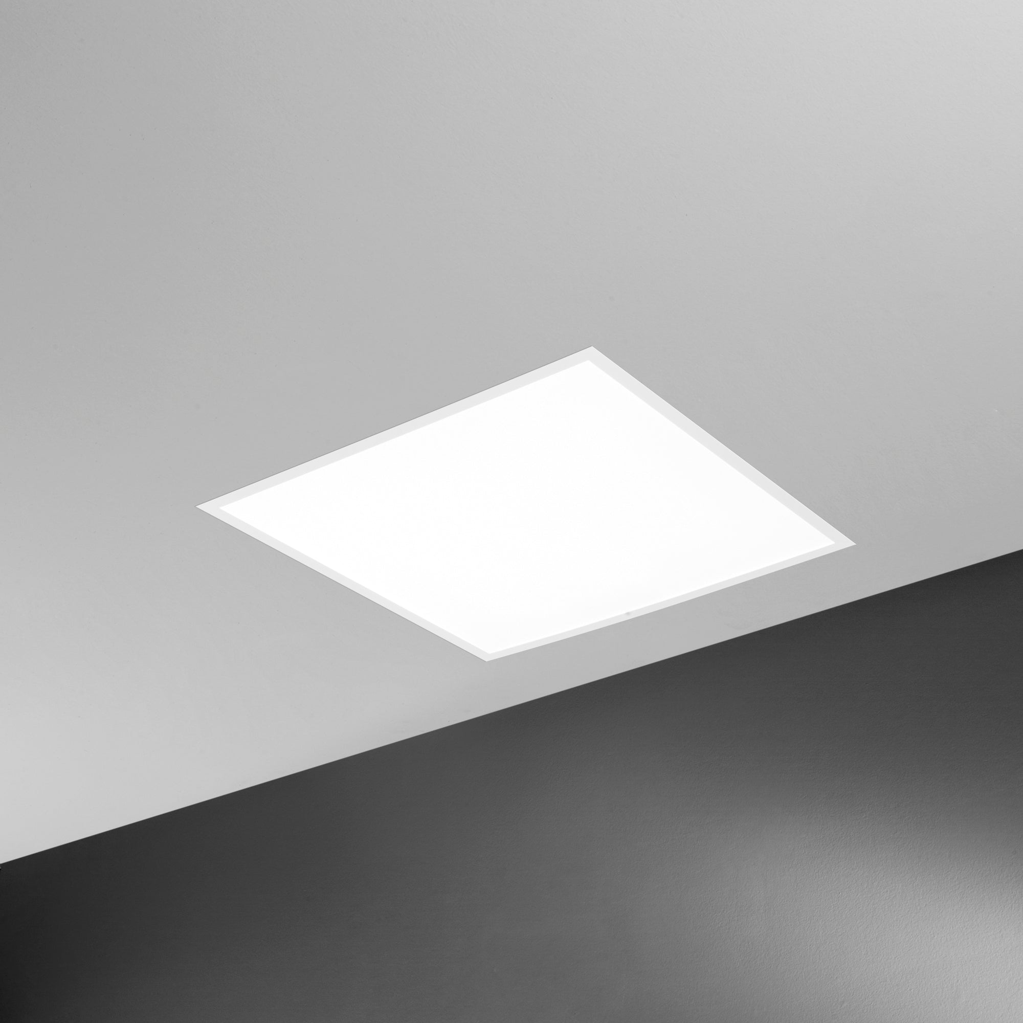 Pannello LED PRO con mutliconnesione 40W con interruttore CCT, UGR e cavo di sicurezza