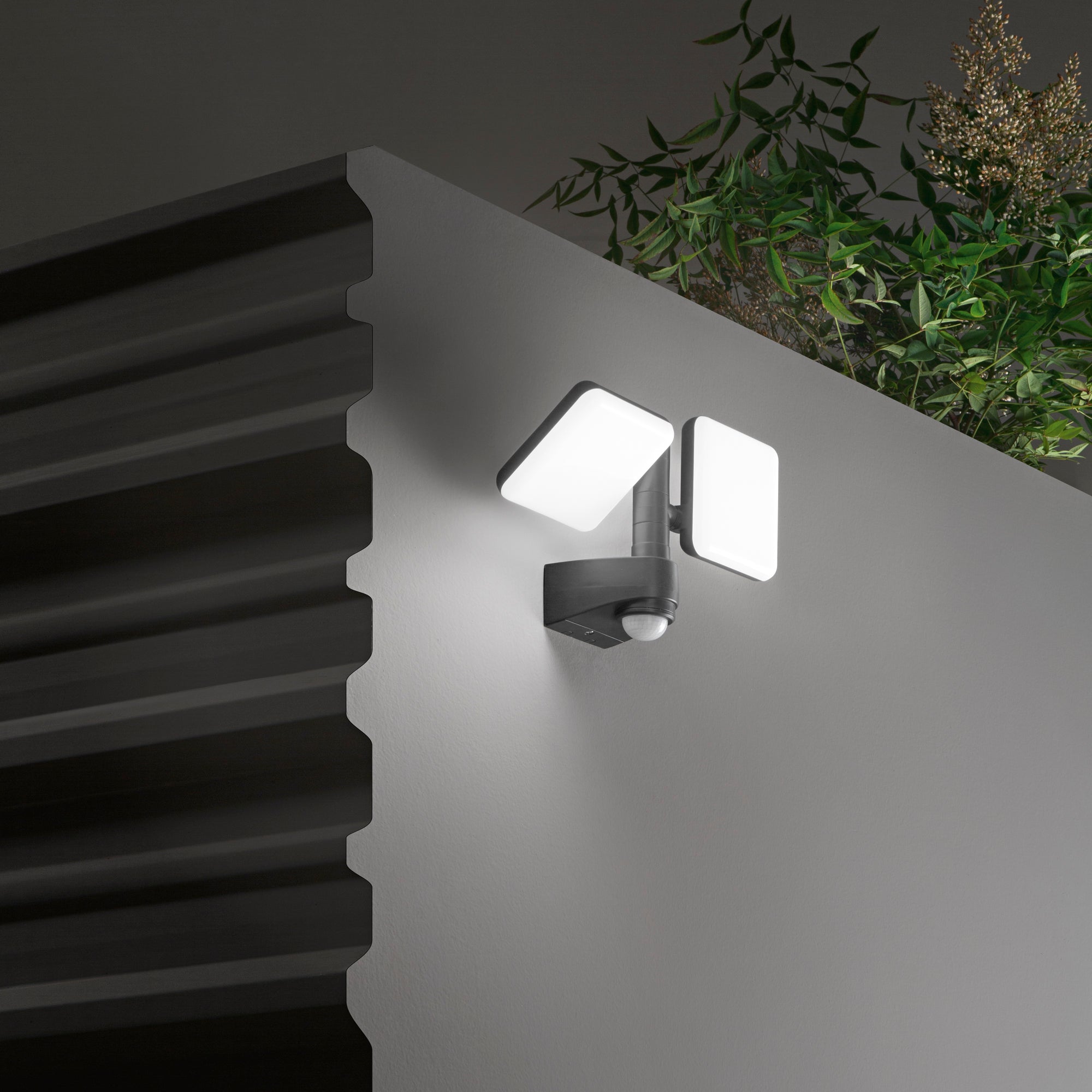 Proiettore Led SAT antracite in termoplastica 4000K IP54 CON SENSORE - FT-FeelThe