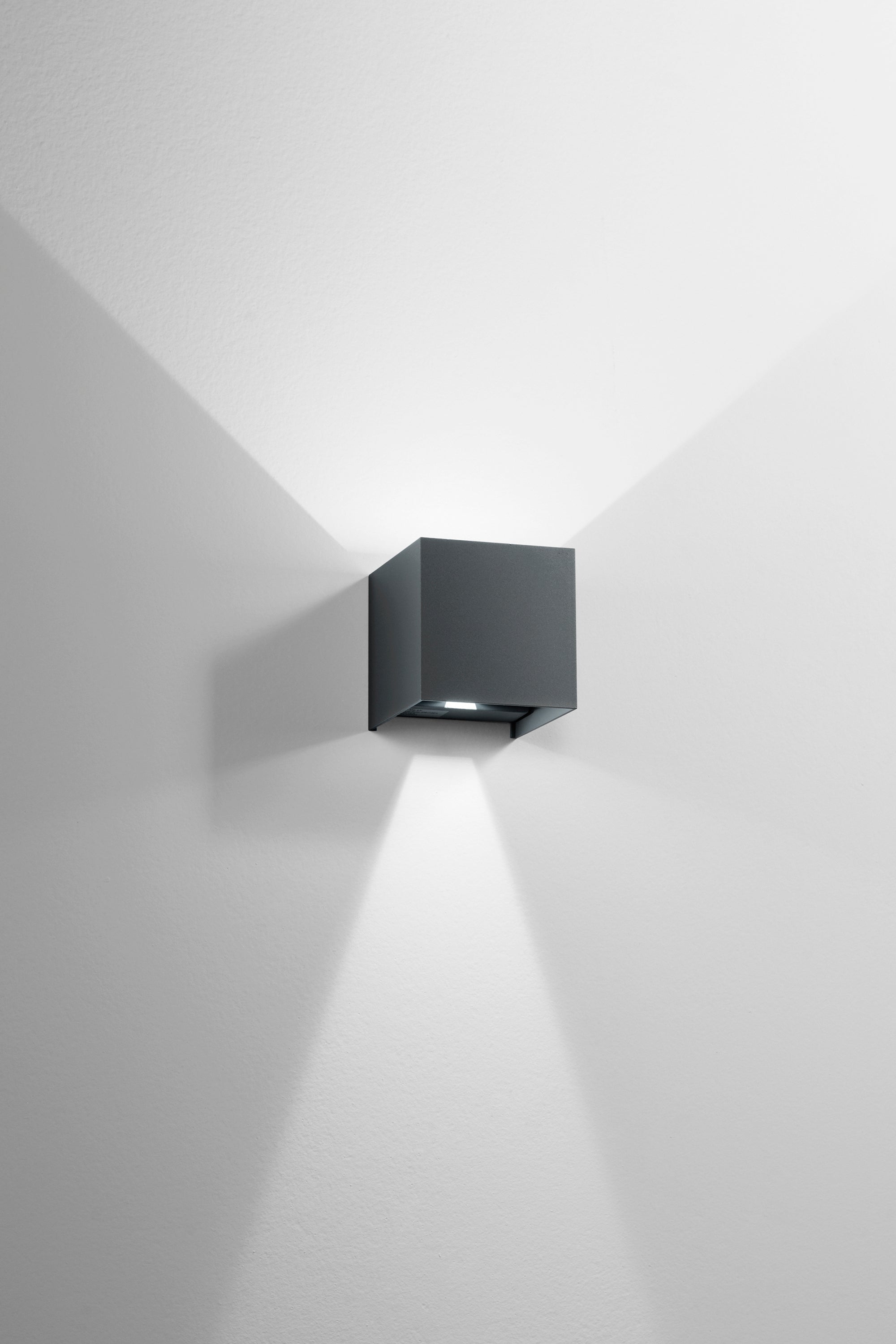 Applique LED ALFA in alluminio con paratie orientabili | FT Feel The