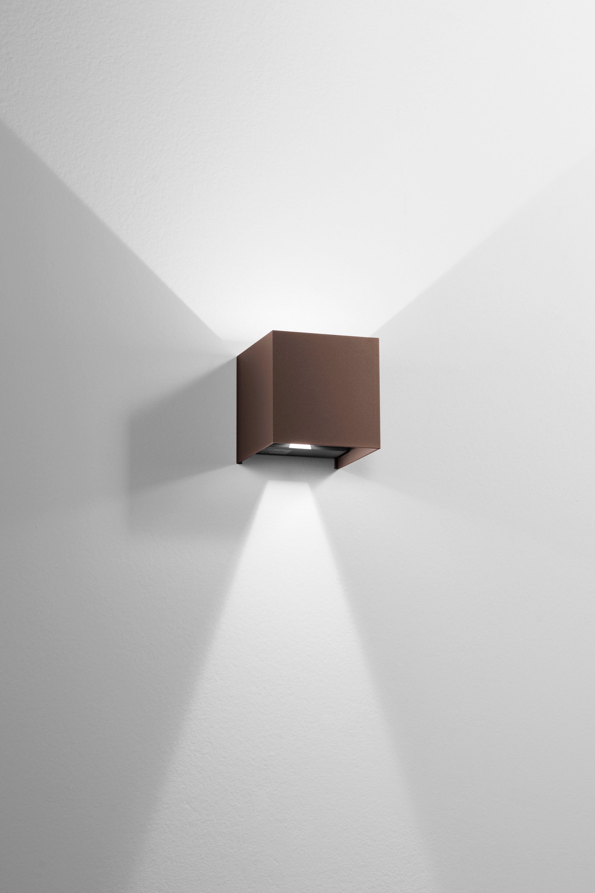 Applique LED ALFA in alluminio con paratie orientabili | FT Feel The