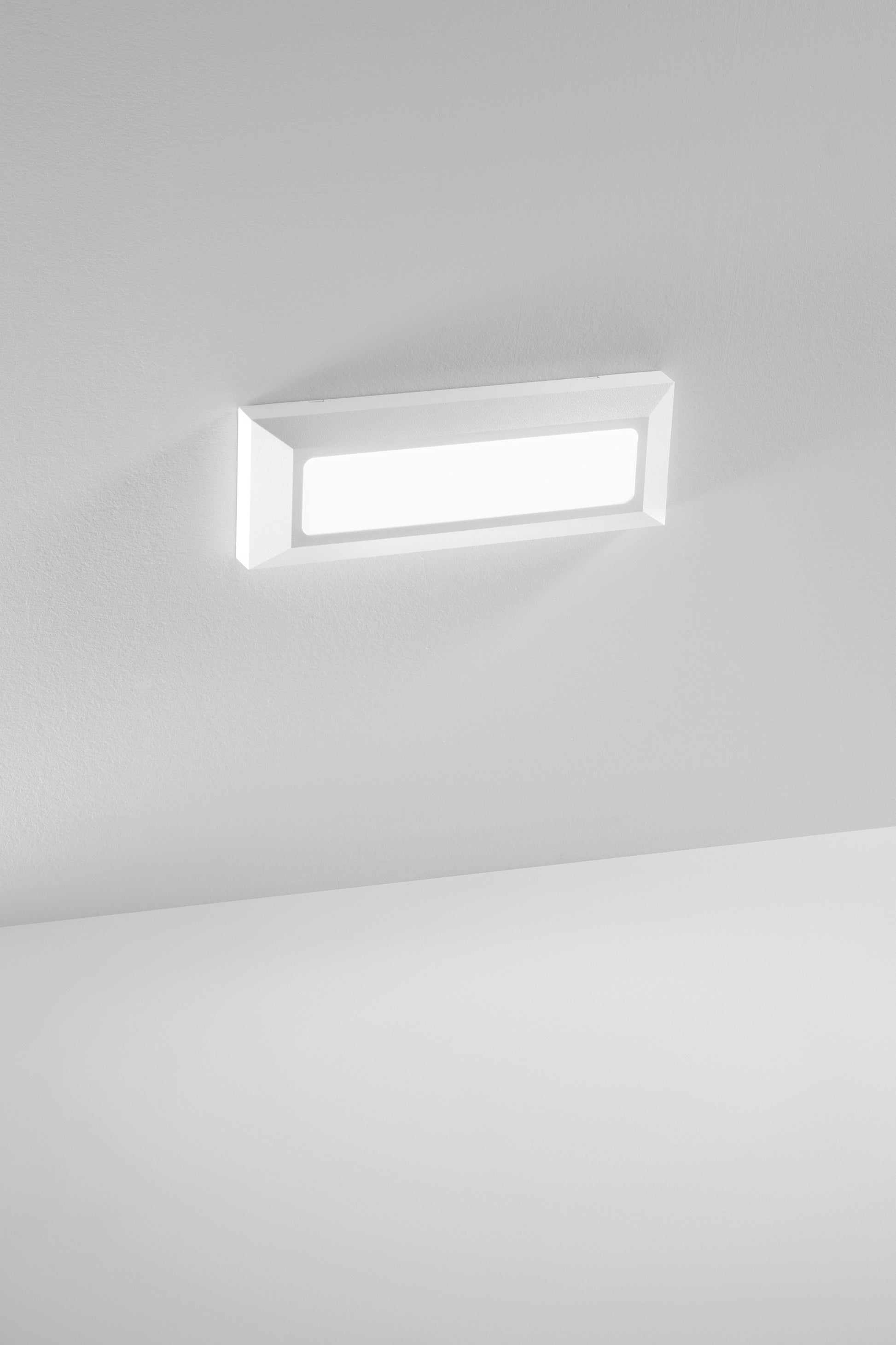 Applique LED OASIS in alluminio con CCT selezionabile | FT Feel The