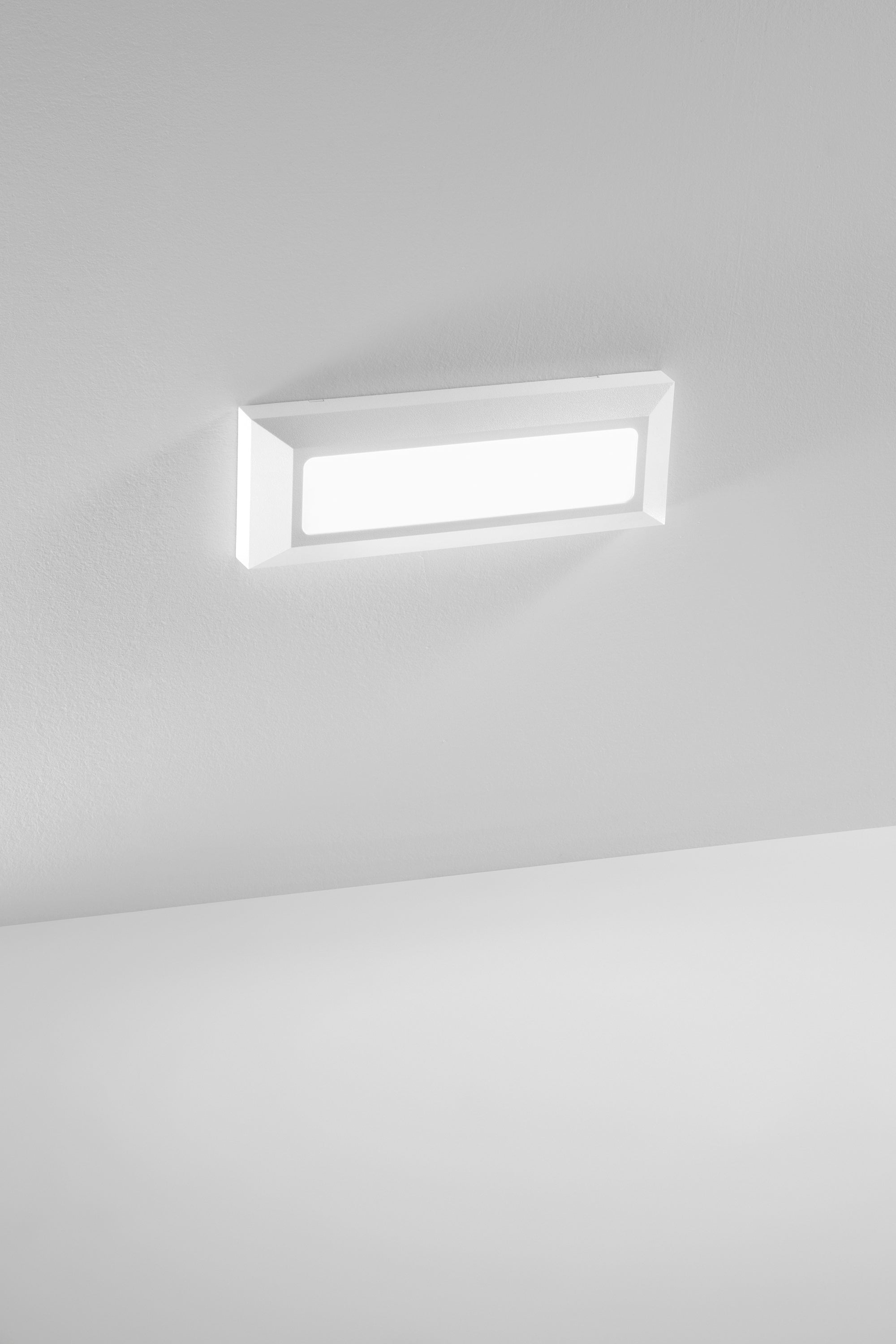 Applique LED OASIS in alluminio con CCT selezionabile | FT Feel The