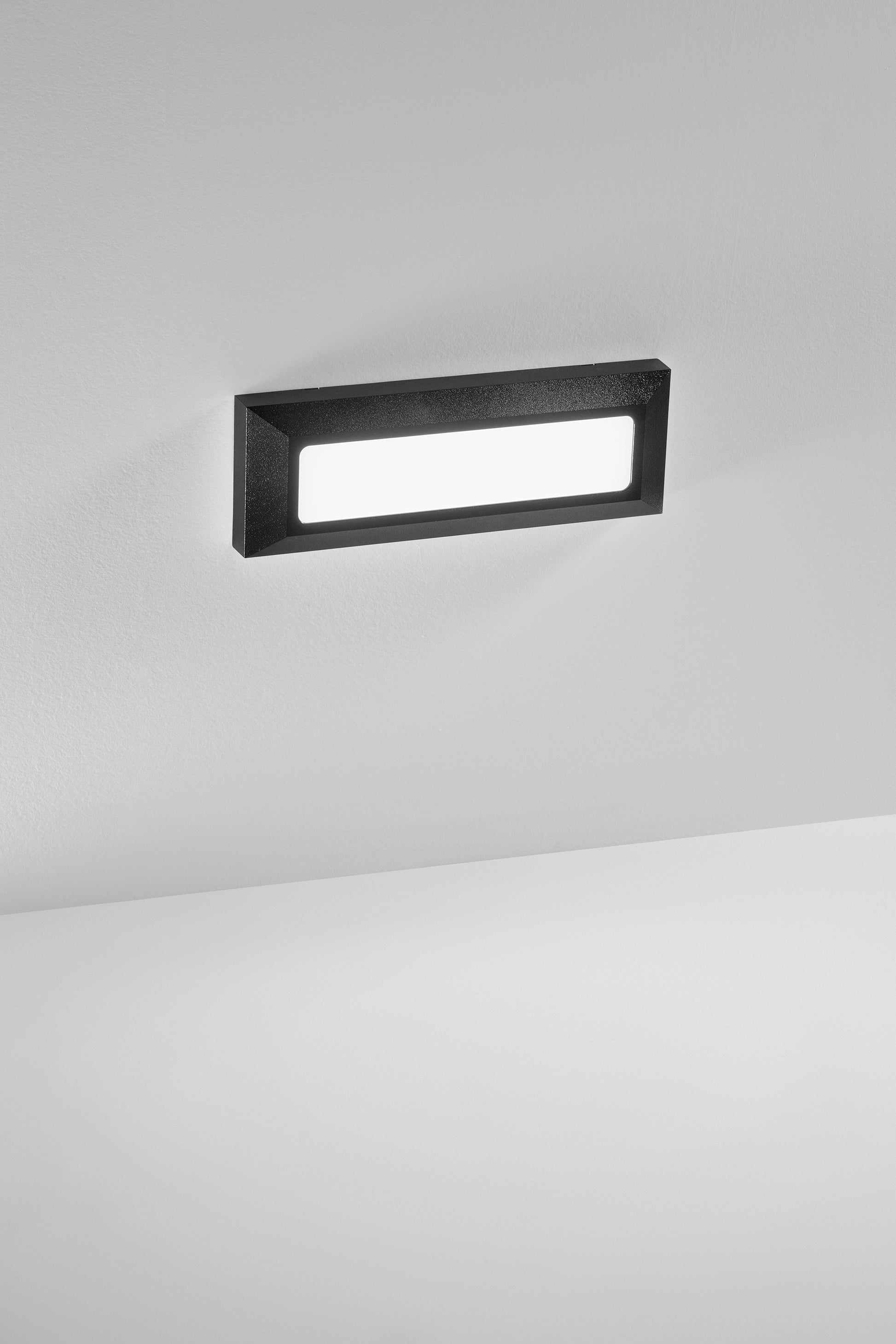 Applique LED OASIS in alluminio con CCT selezionabile | FT Feel The