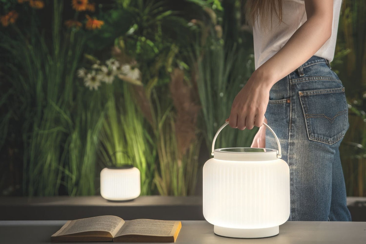 Ilumina le tue serate all'aperto con lampade solari e ricaricabili