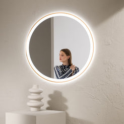 Specchio Oronero con ragazza che si specchia