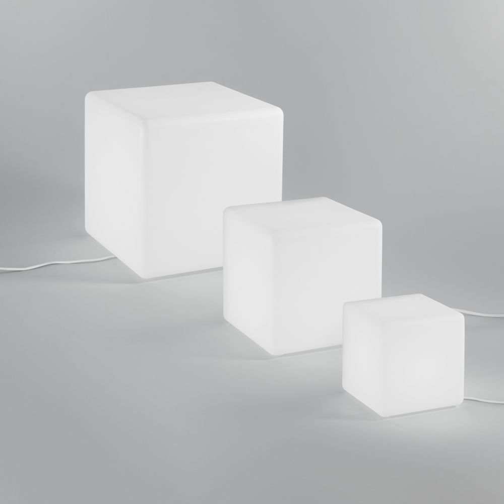 Lampada per esterni GECO E27 disponibile dalla forma a sfera o cubo