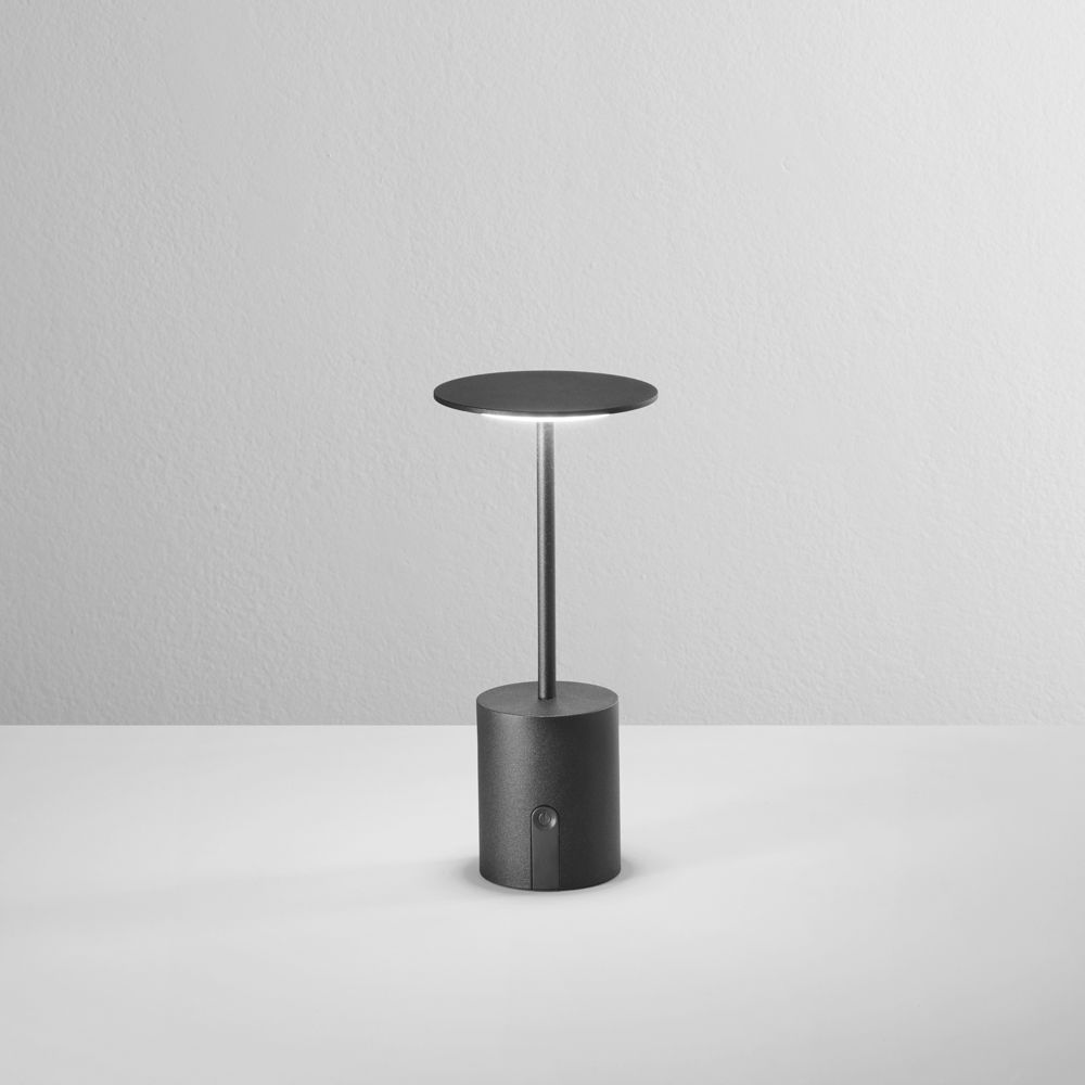 Lampe de table rechargeable LIBERTY en métal dimmable