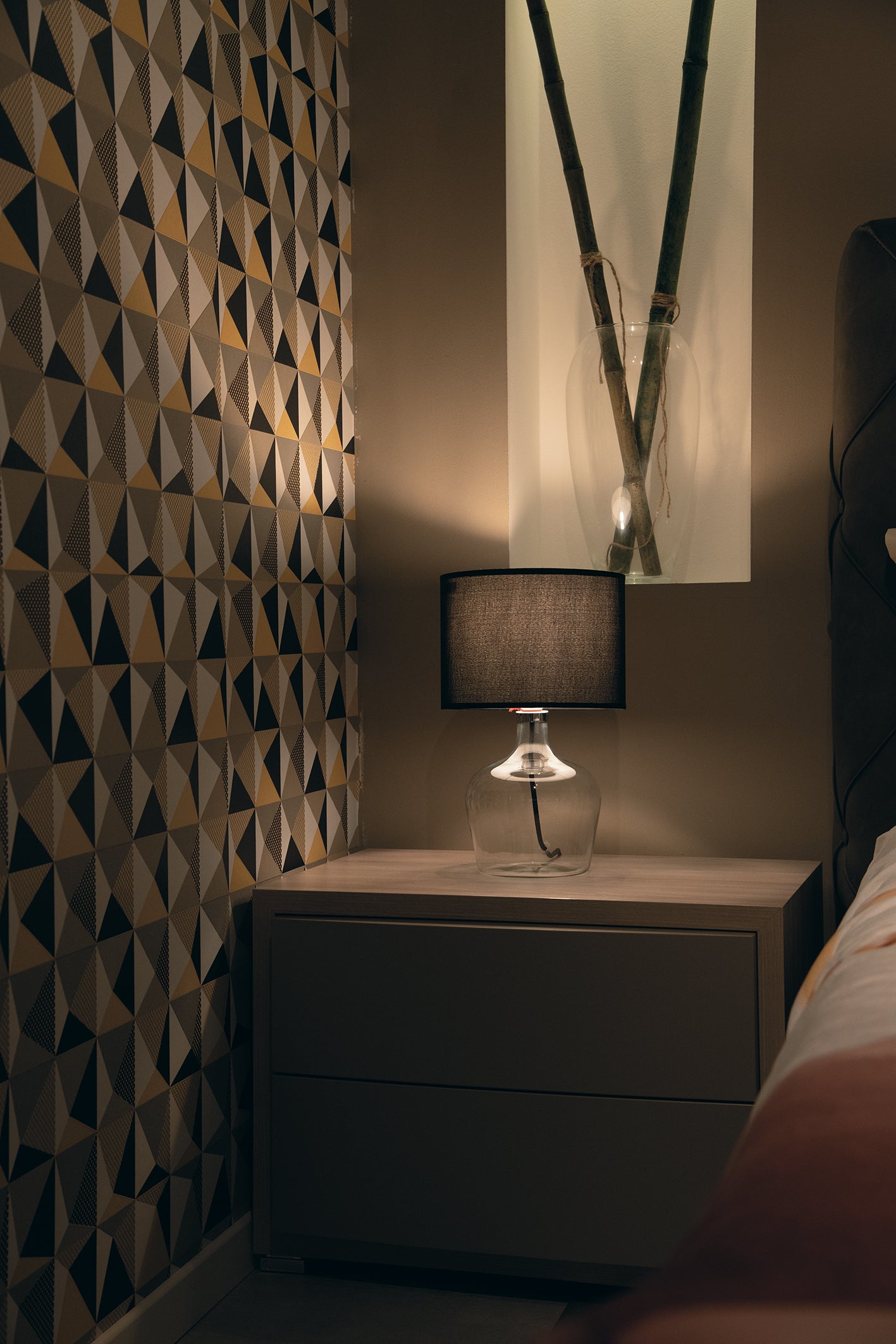 Lampada da tavolo HENDRIX in vetro con paralume e cavo in tessuto - FT-FeelThe