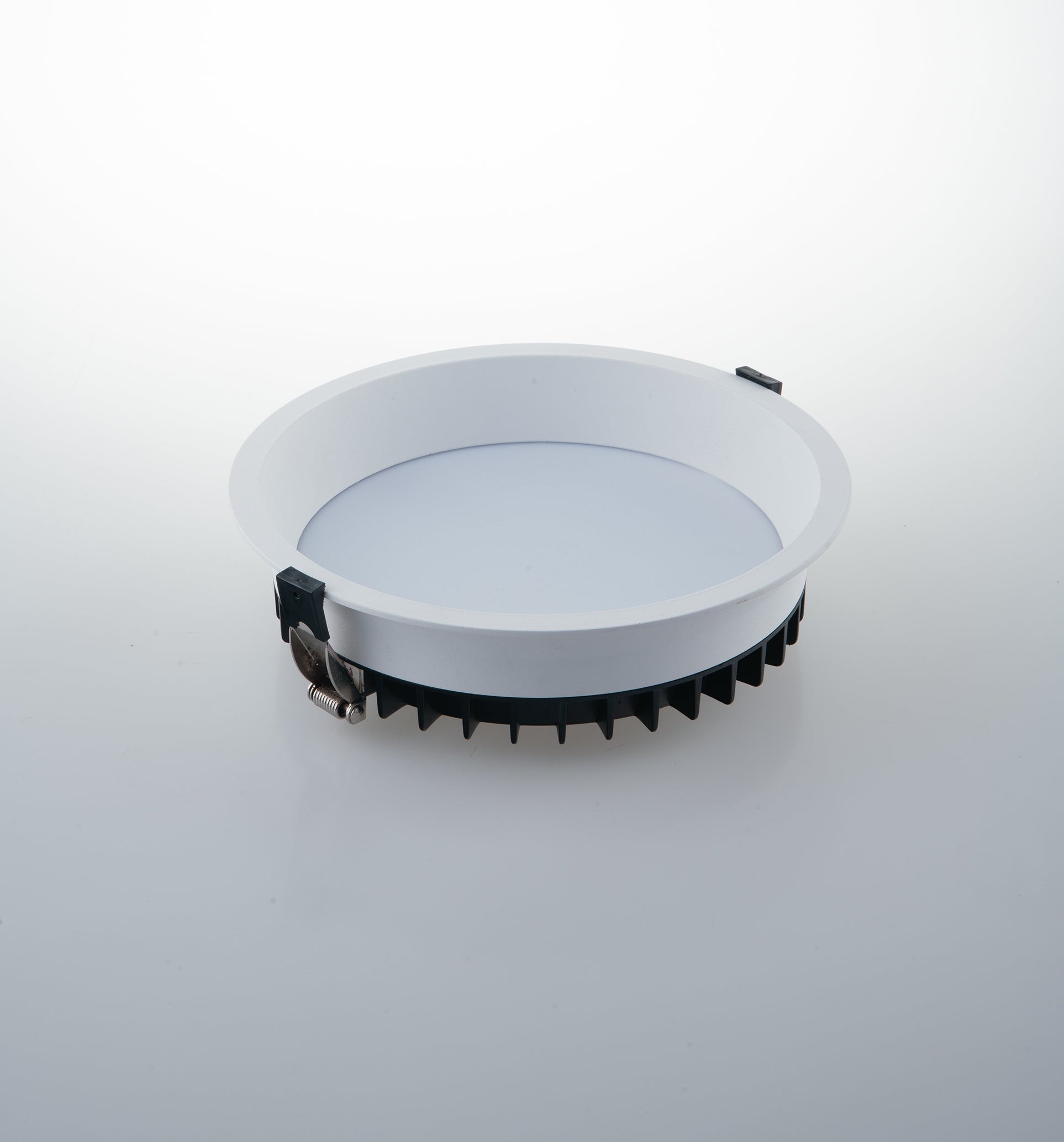 Luminaria de empotrar LED XANTO LED redonda en color blanco satinado de fundición inyectada de aluminio