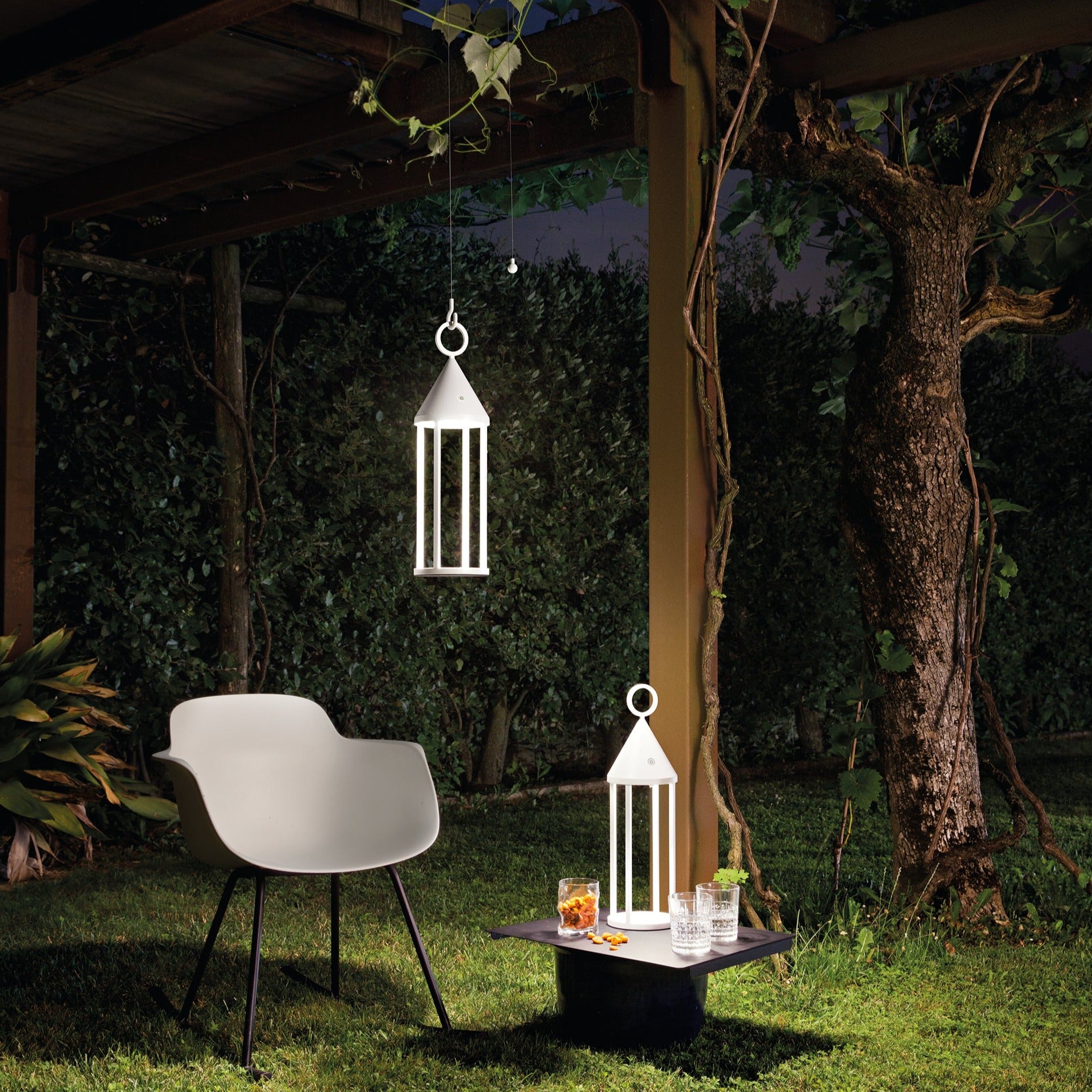 Lanterna LED OBERON in metallo goffrato e luce calda dimmerabile - FT-FeelThe