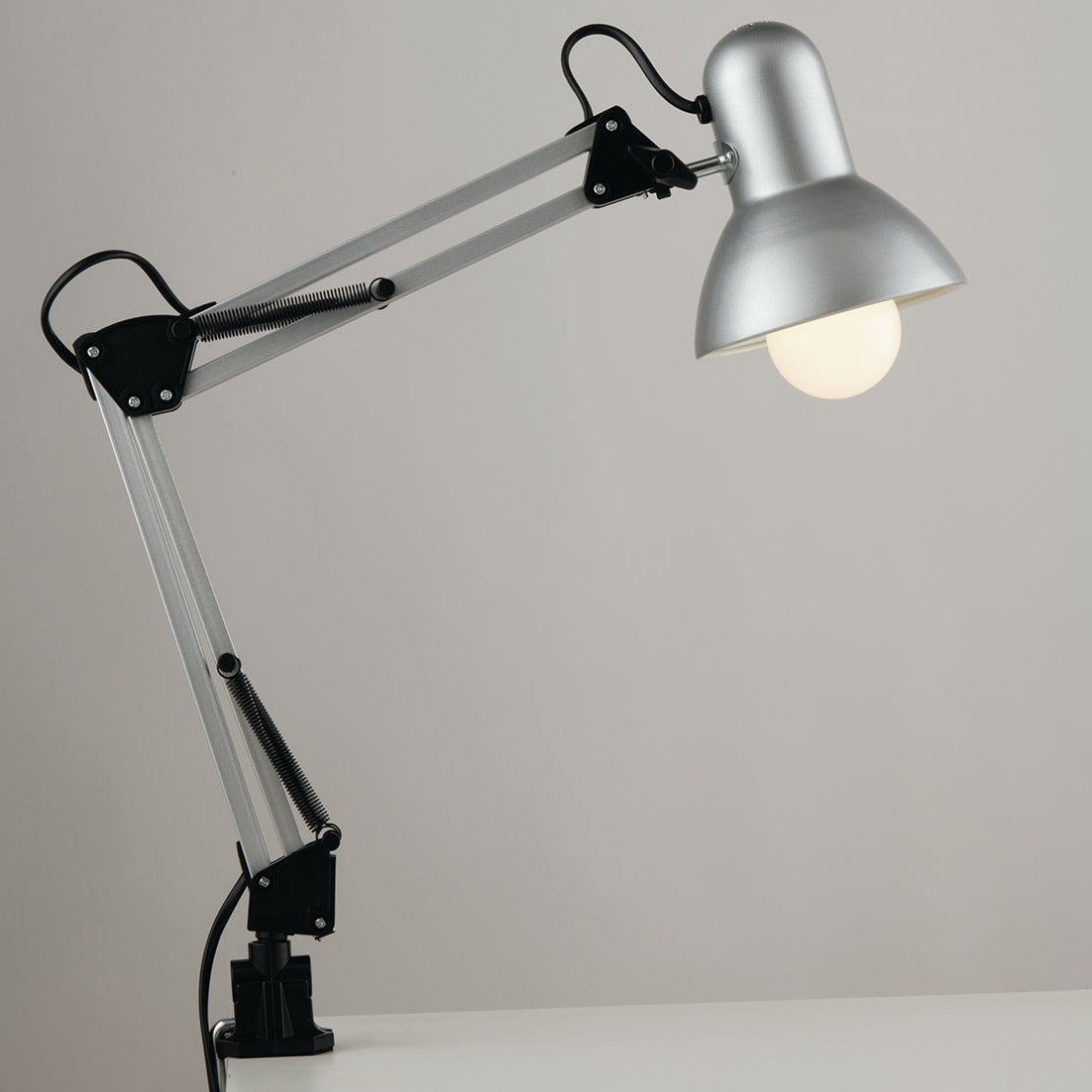 Lampada da lettura ARCHITETTO nera con braccio e diffusore orientabile in metallo - FT-FeelThe