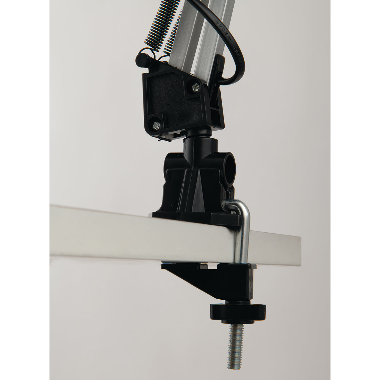 Lampada da lettura ARCHITETTO nera con braccio e diffusore orientabile in metallo - FT-FeelThe